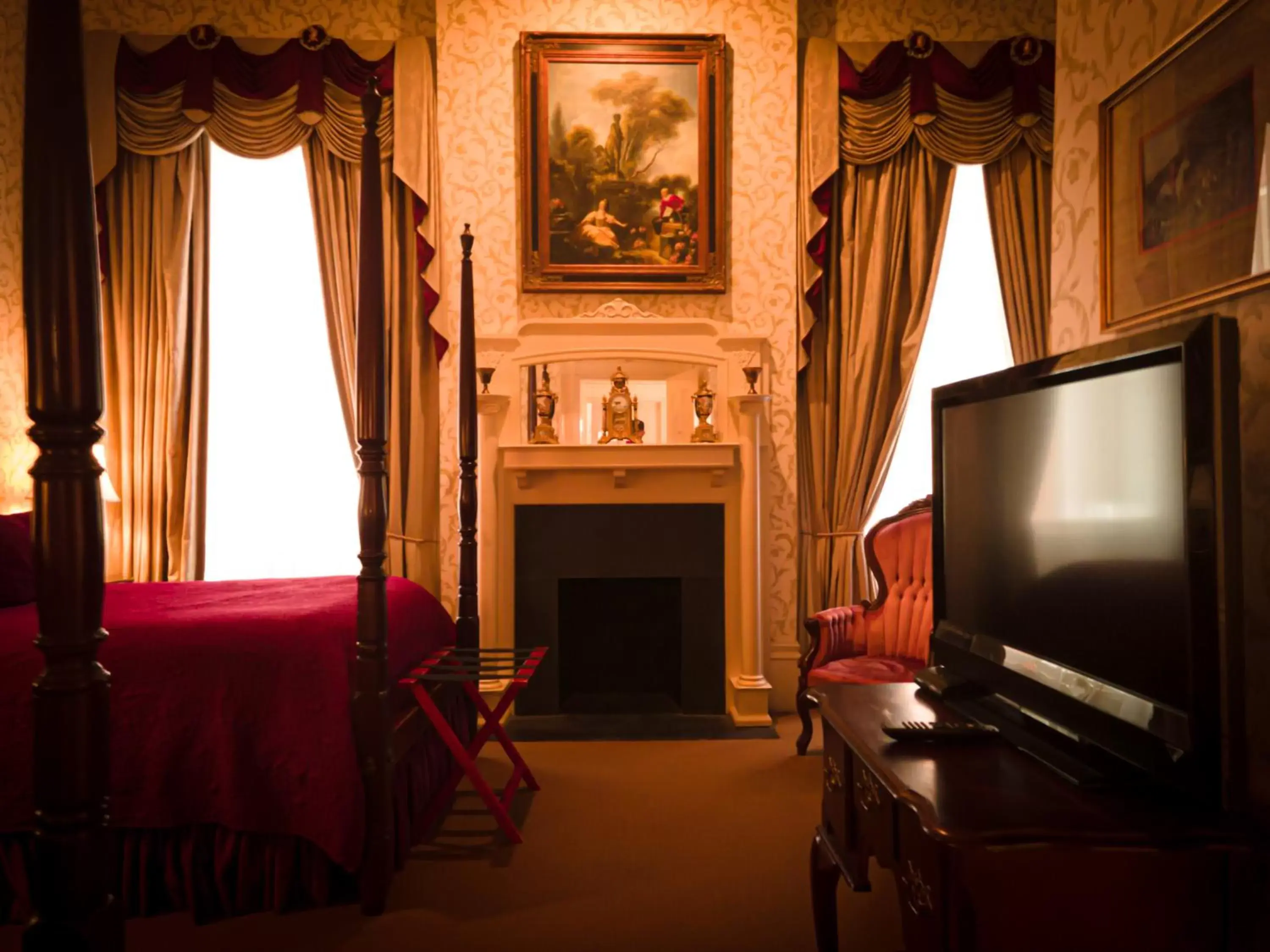Bed, TV/Entertainment Center in The Guest House Historic Mansion