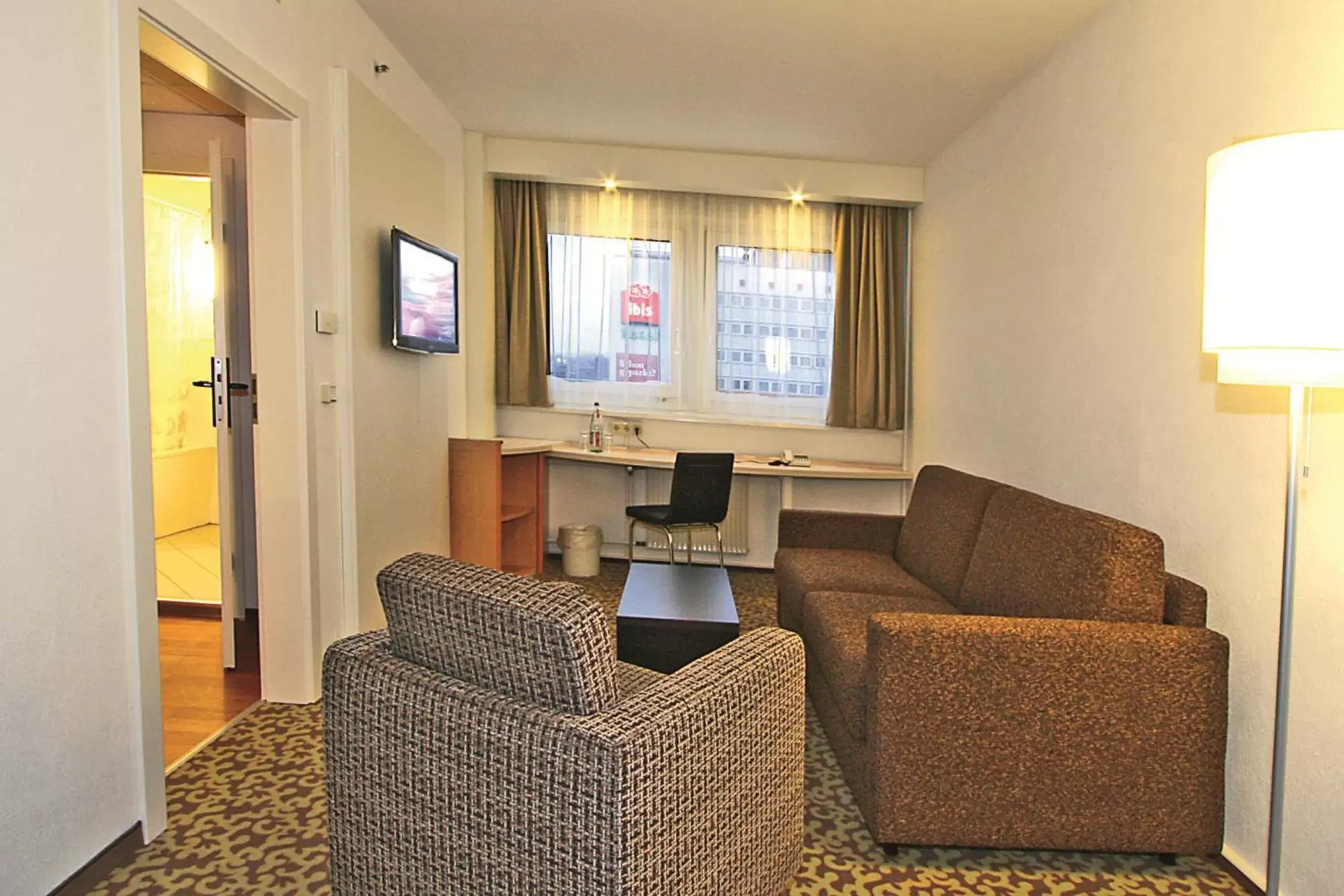 Living room, Seating Area in ibis Dresden Zentrum