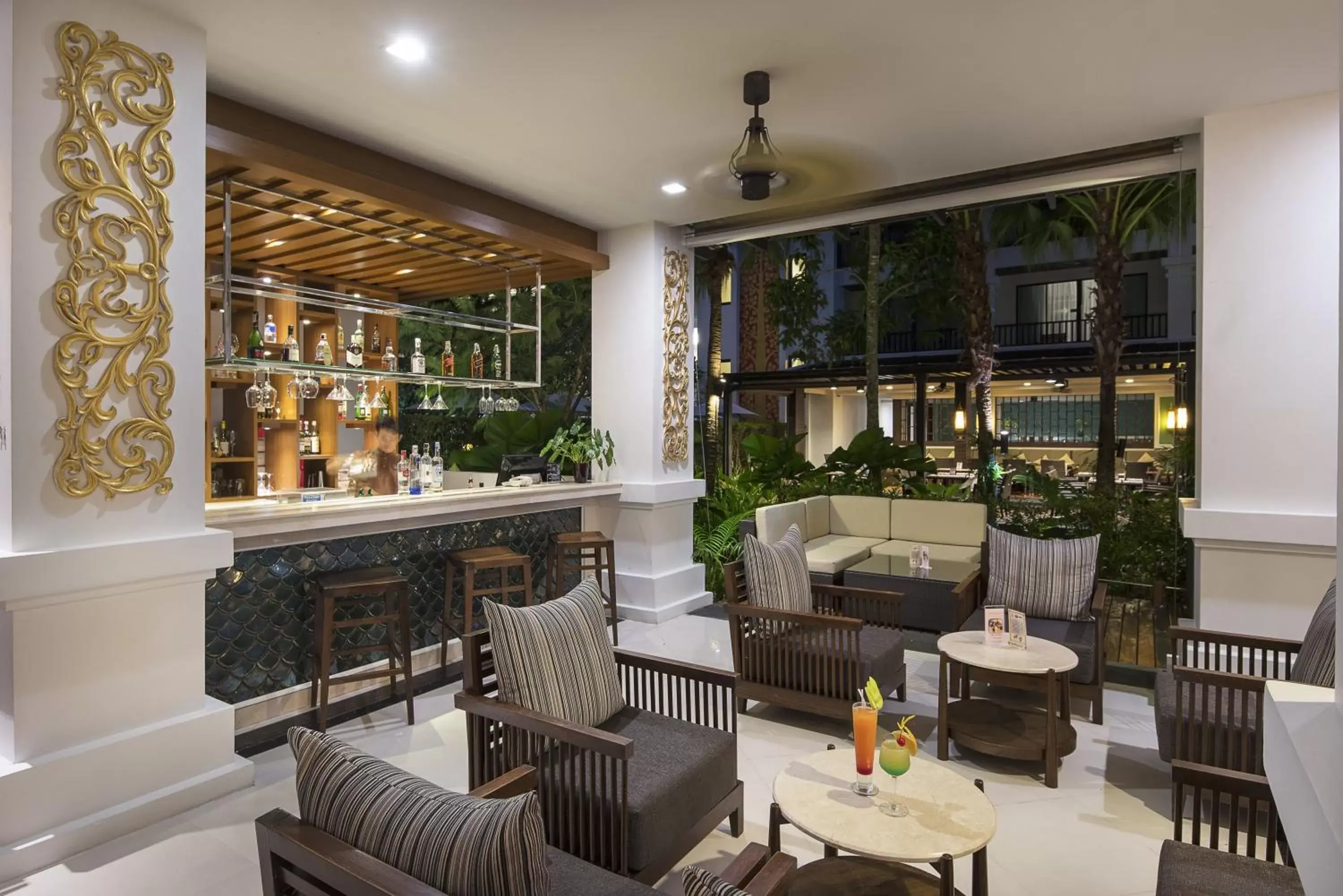 Lounge or bar, Restaurant/Places to Eat in Centara Anda Dhevi Resort and Spa - SHA Plus