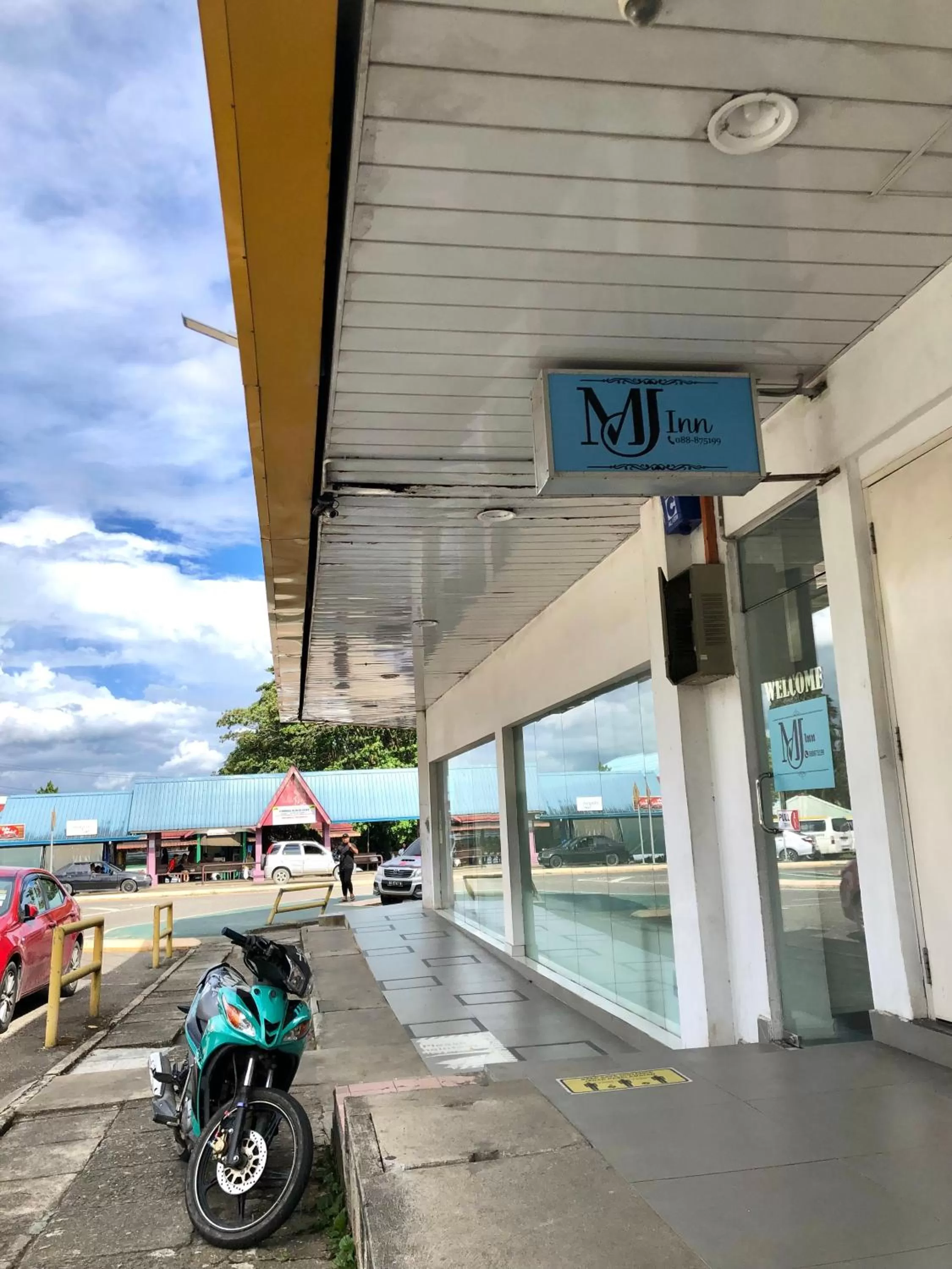 Facade/entrance in MJ inn