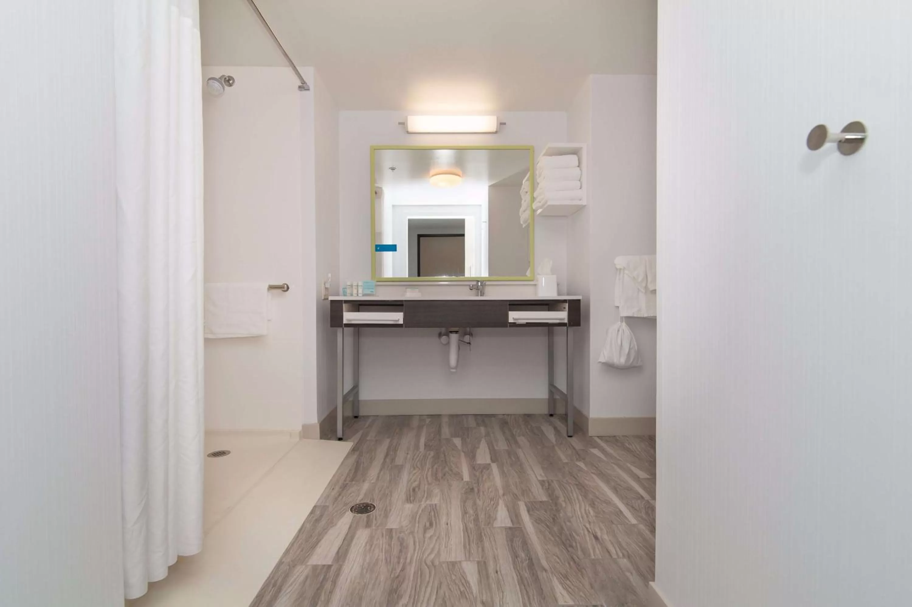 Bathroom in Hampton Inn Norwich