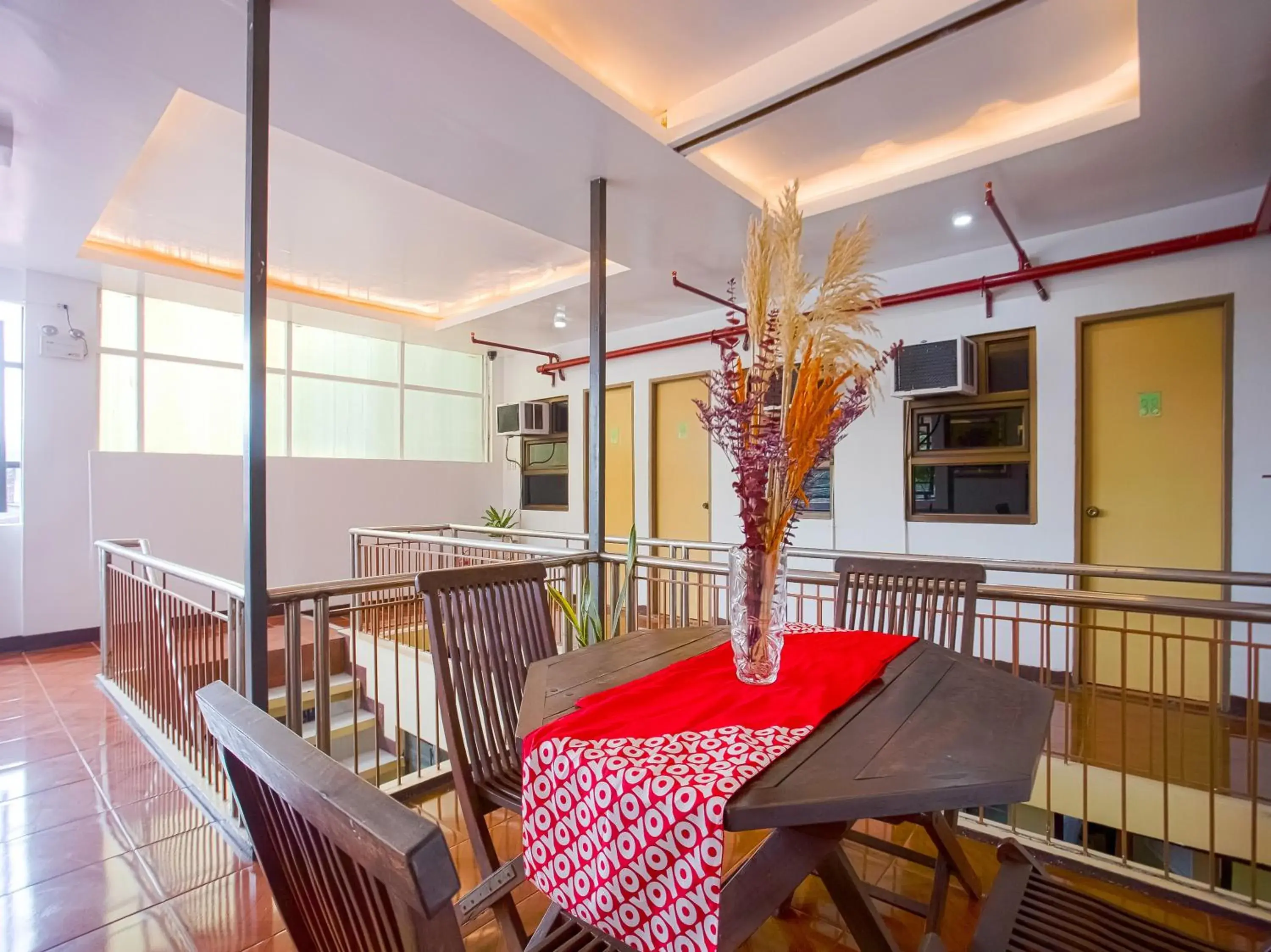 Dining area in OYO 802 Ka Farah's Inn