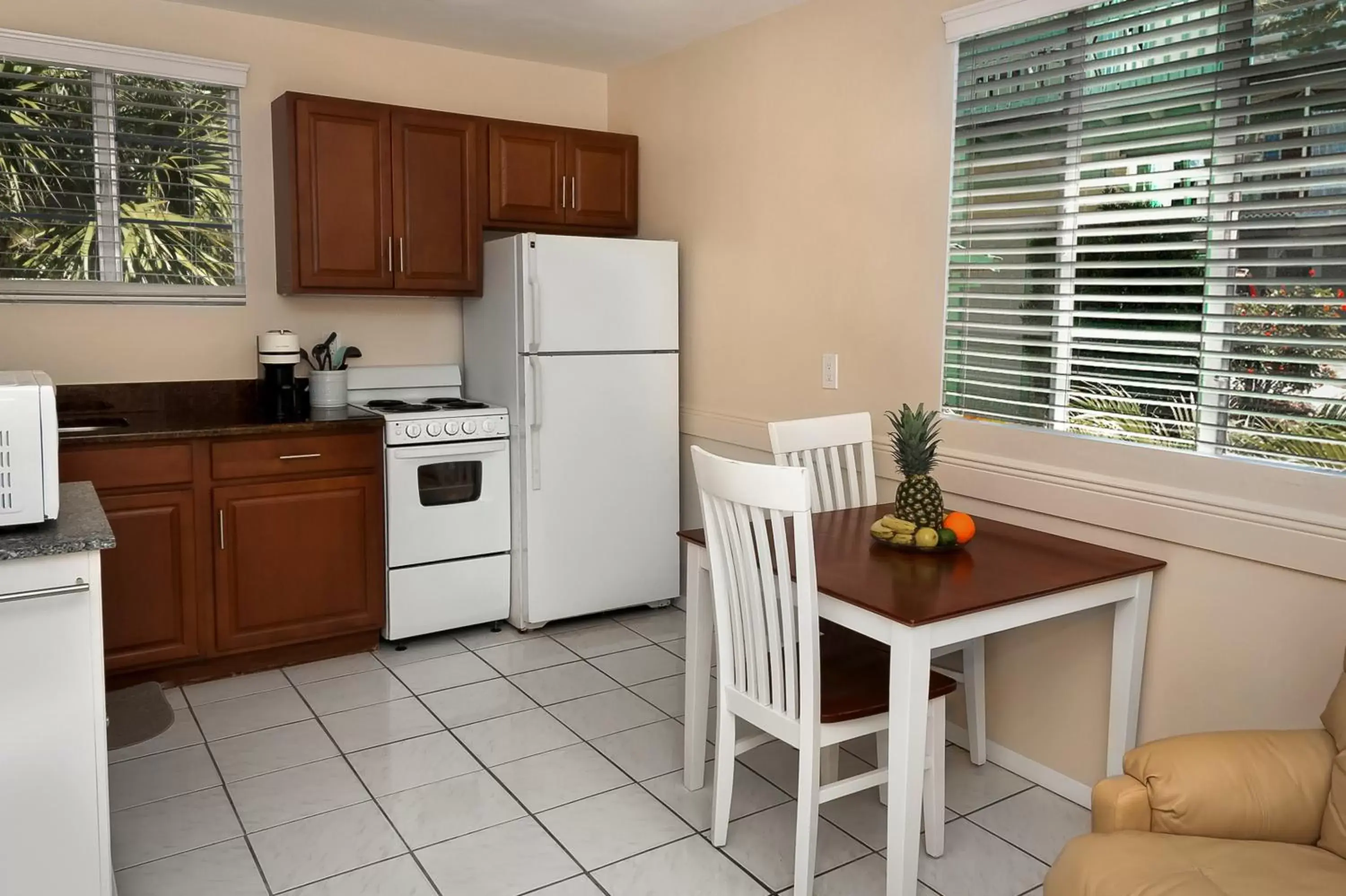 Kitchen or kitchenette, Kitchen/Kitchenette in Cedar Cove Resort & Cottages