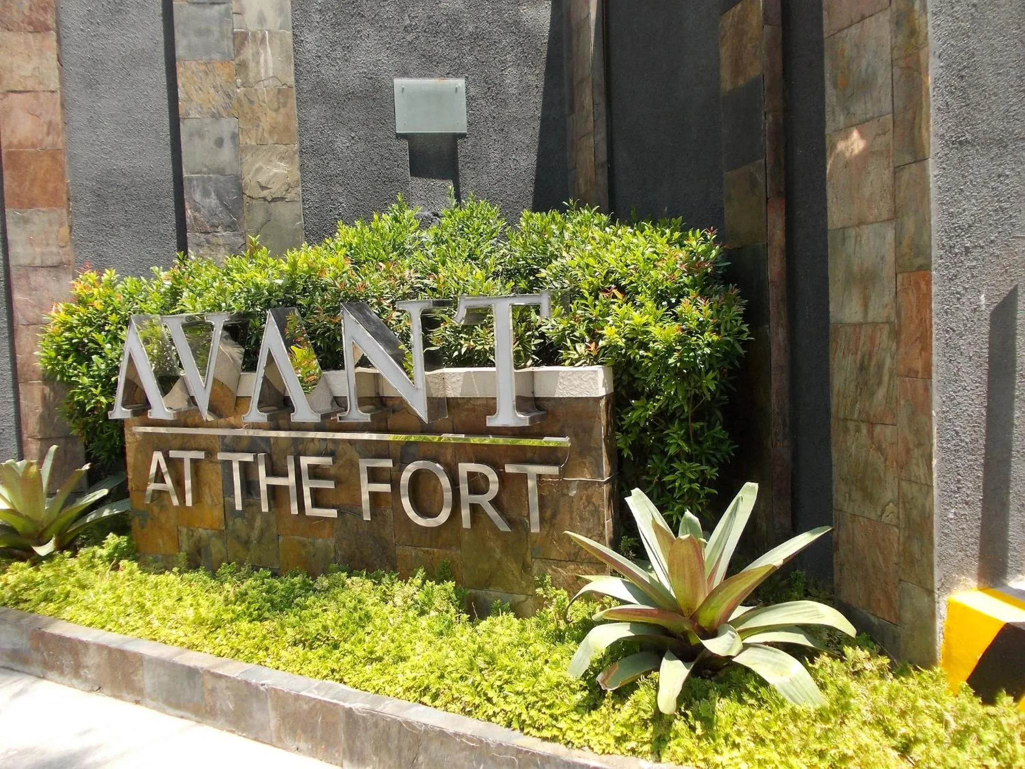 Property logo or sign in Avant Serviced Suites - Personal Concierge