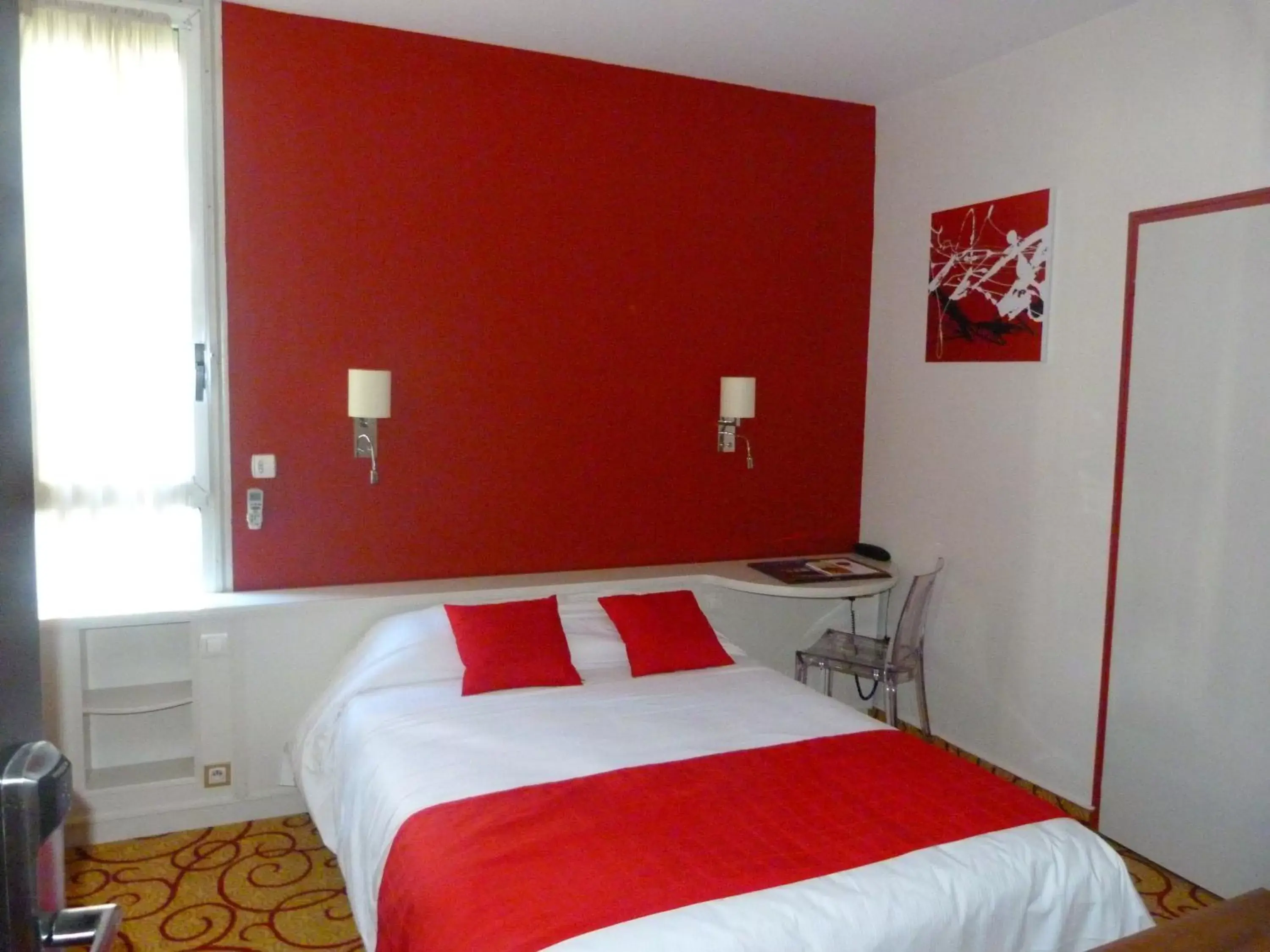 Double/Twin Room with Shower in Cit'Hotel Europeen Double/Twin Room with Shower in Cit'Hotel Europeen