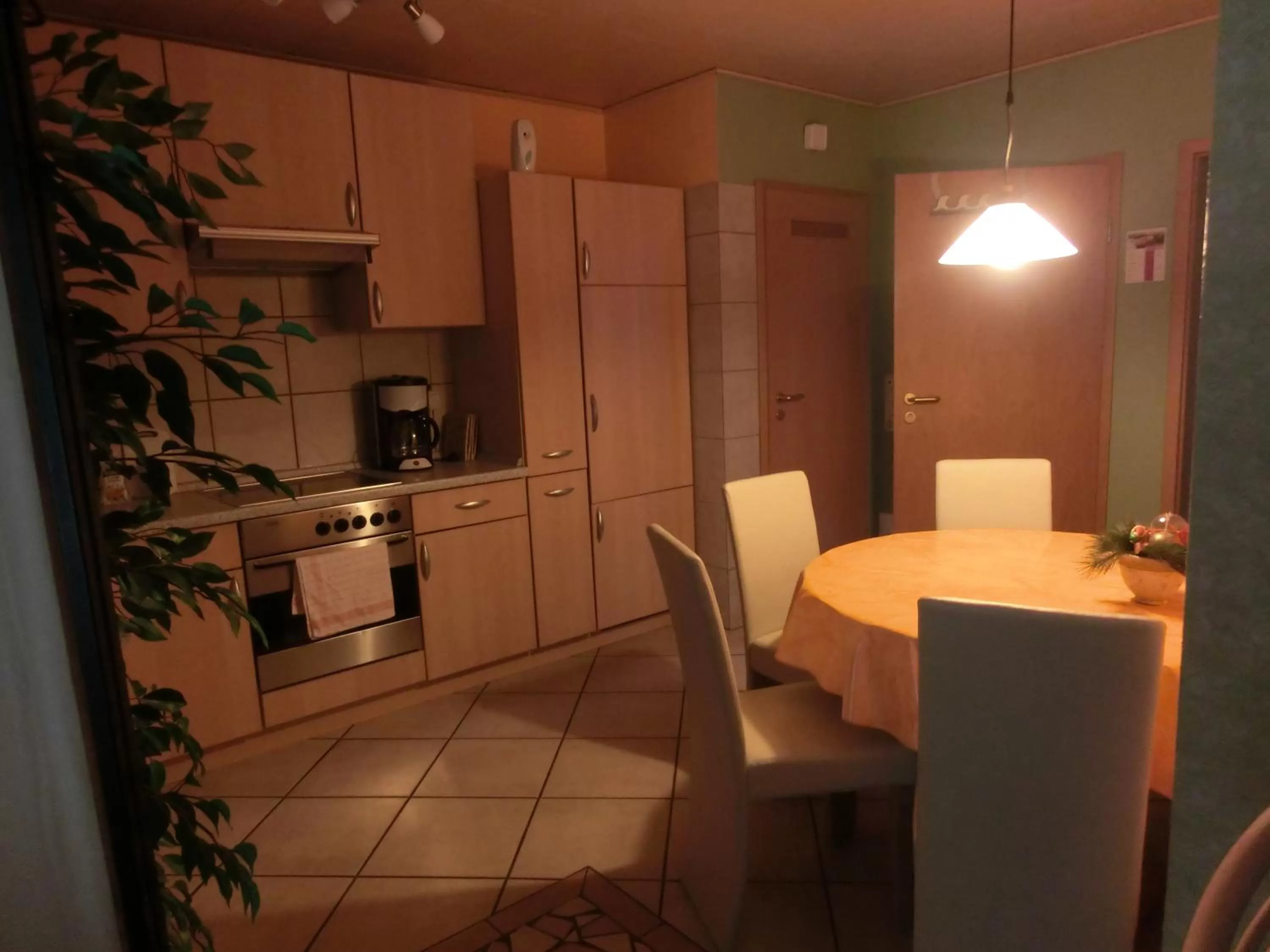 Kitchen or kitchenette in Ullas Gästehaus