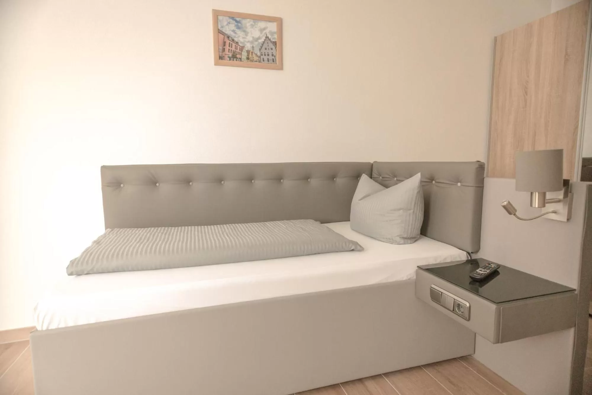 Bed in Stadthotel Donauwörth