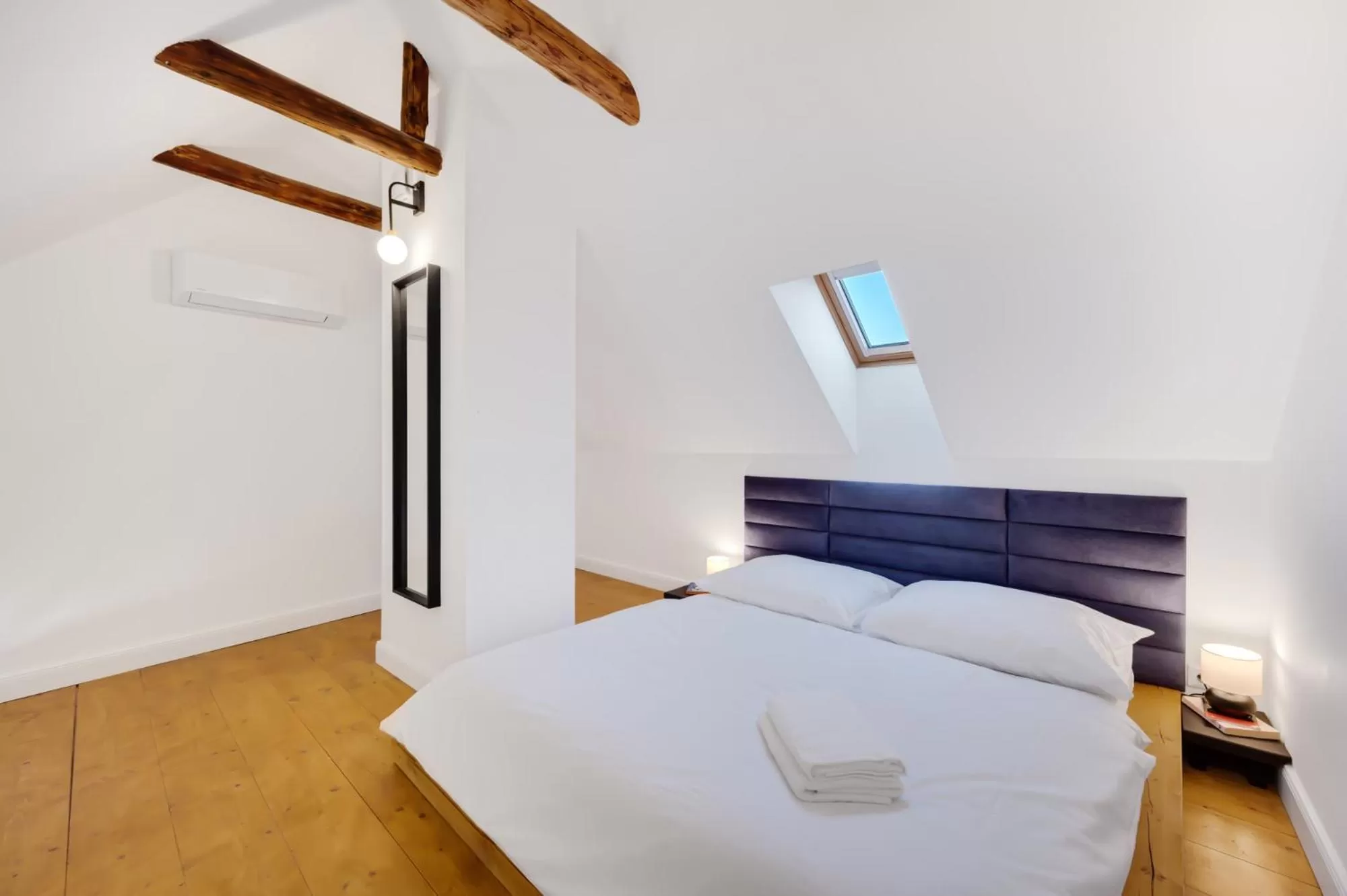 Bedroom, Bed in Palace Apartments