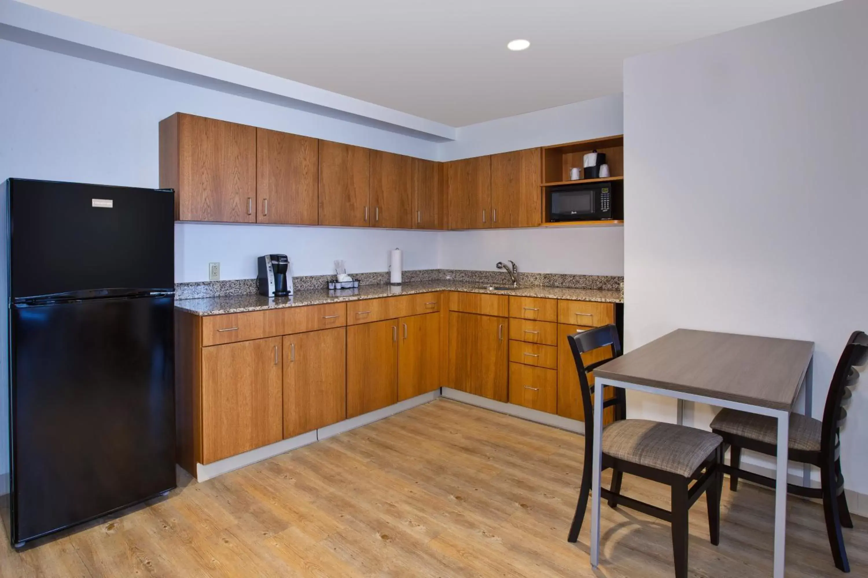 Photo of the whole room, Kitchen/Kitchenette in Holiday Inn Morgantown-University Area, an IHG Hotel