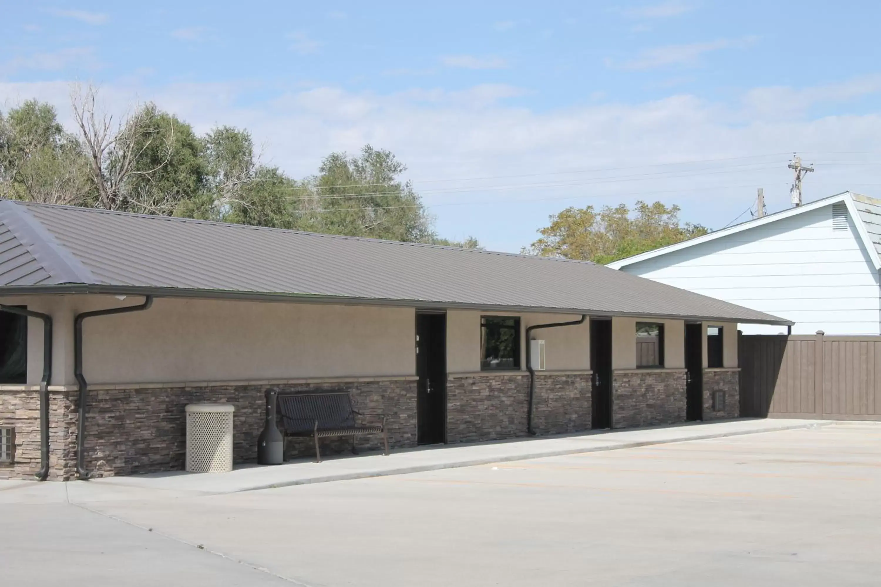 Property building in Boarders Inn & Suites by Cobblestone Hotels - Syracuse Property building in Boarders Inn & Suites by Cobblestone Hotels - Syracuse