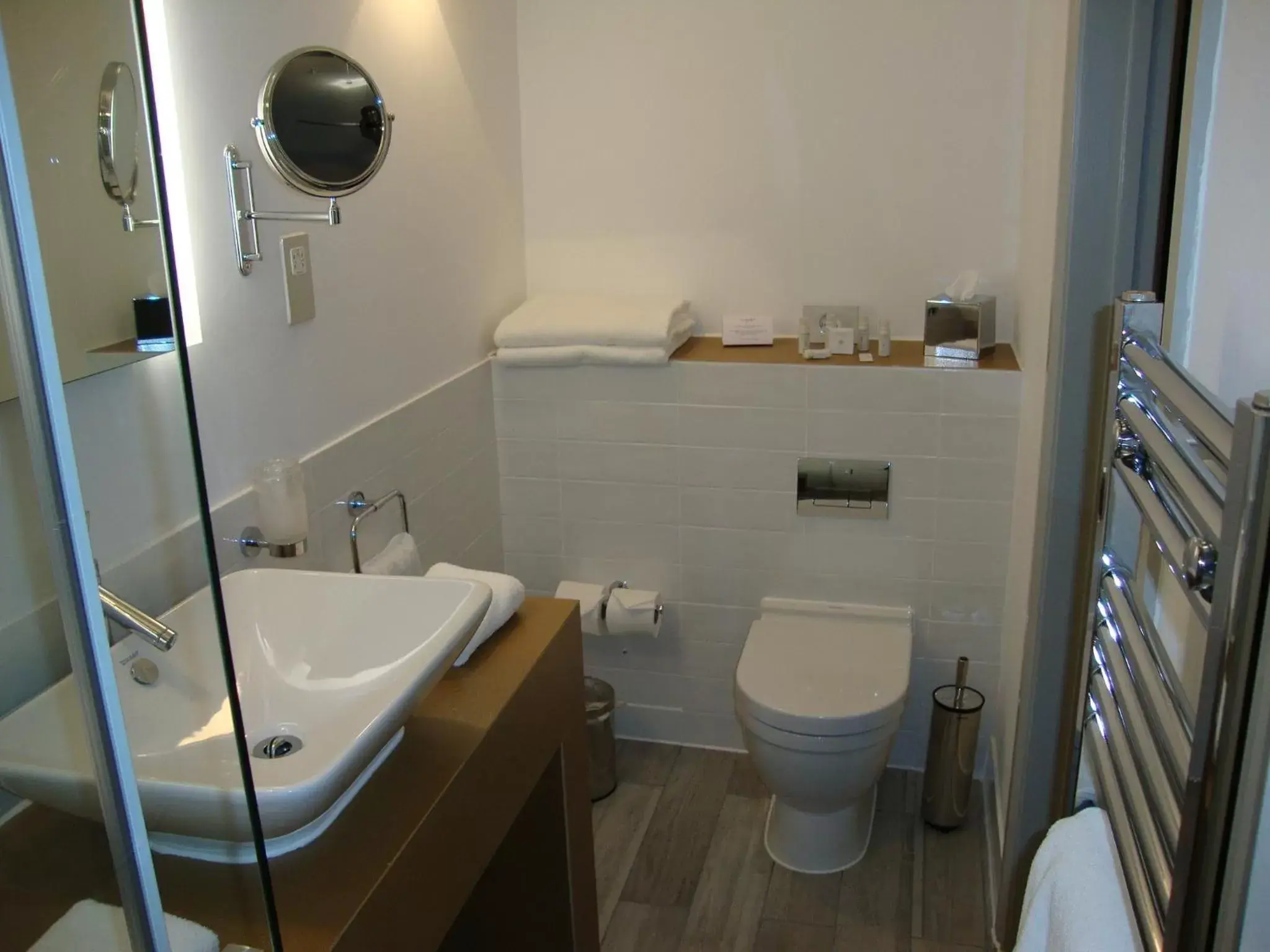 Bathroom in Coulsdon Manor Hotel and Golf Club