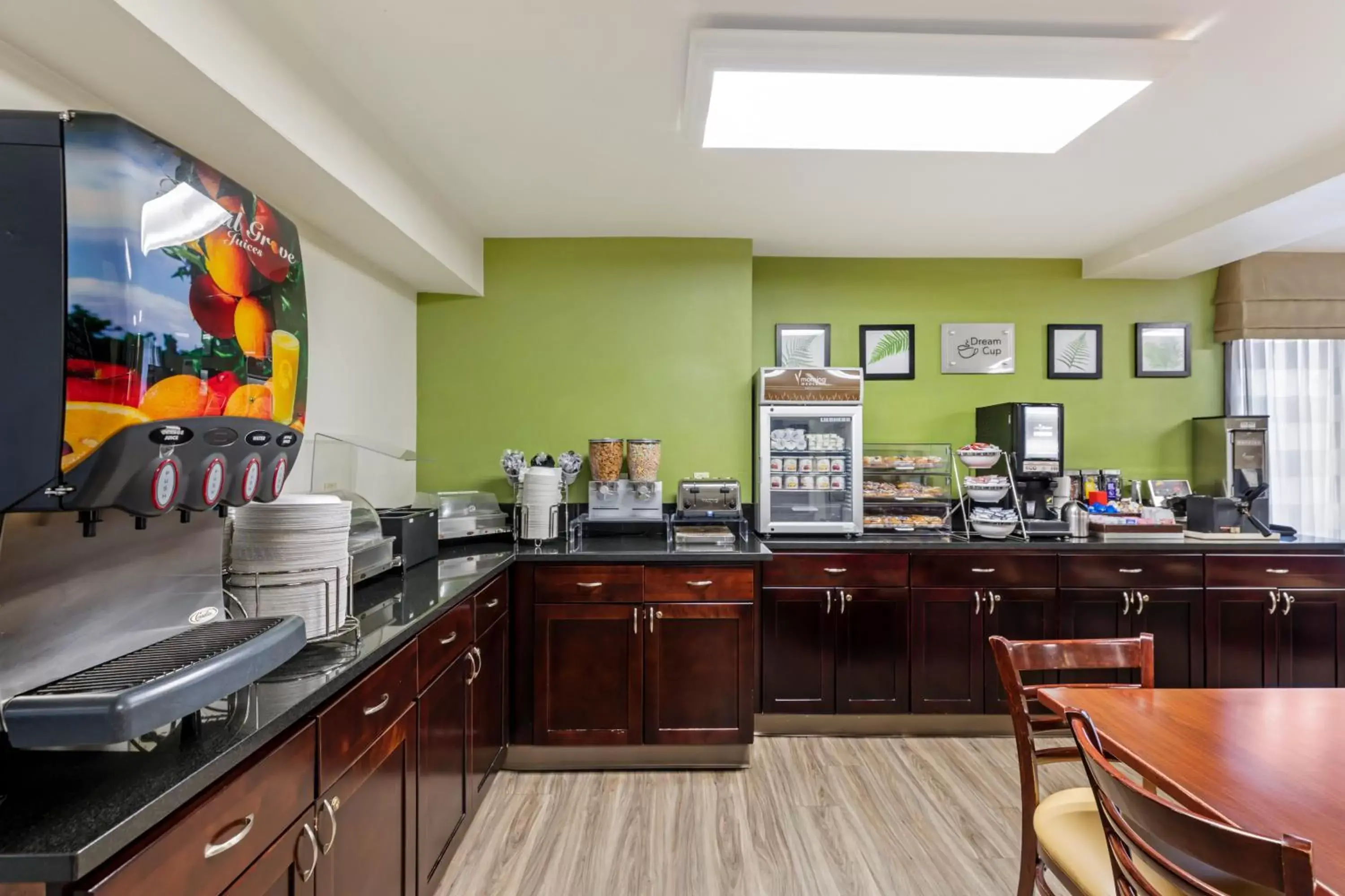 Coffee/tea facilities, Kitchen/Kitchenette in Sleep Inn Denver Tech Greenwood Village