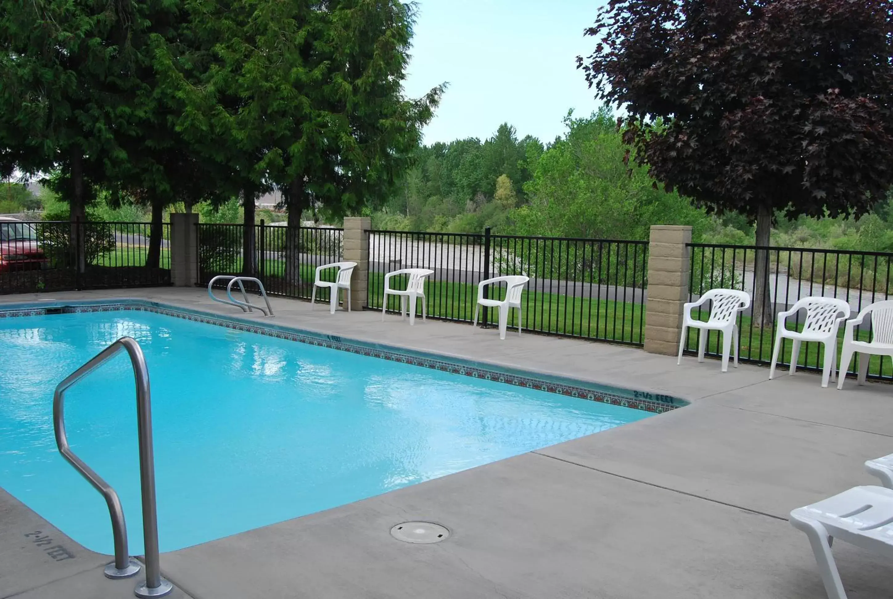 Swimming pool in Baymont by Wyndham Yakima Riverfront Swimming pool in Baymont by Wyndham Yakima Riverfront