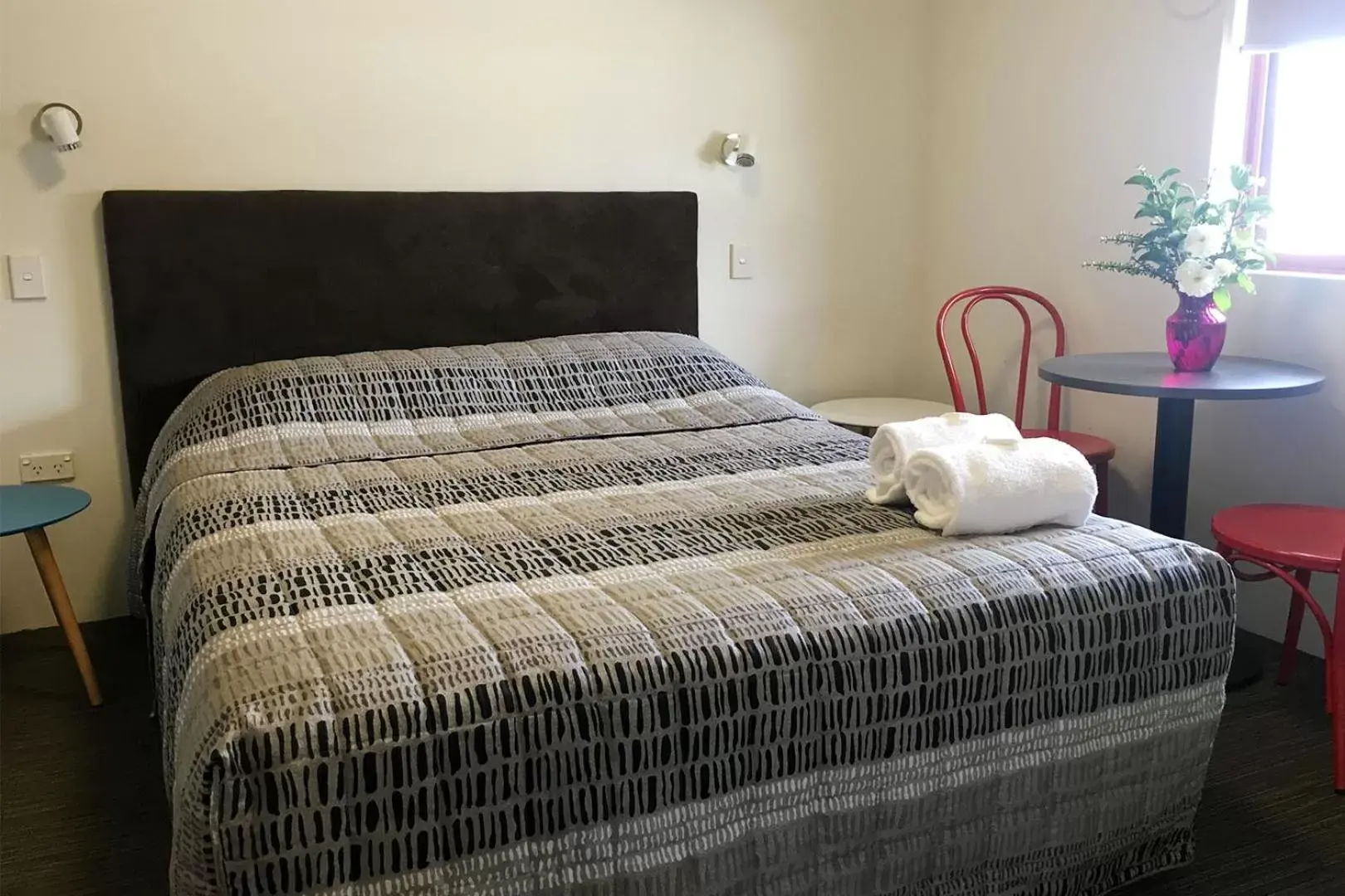 Standard Queen Room in Arena Hotel (formerly Sleep Express Motel) Standard Queen Room in Arena Hotel (formerly Sleep Express Motel)