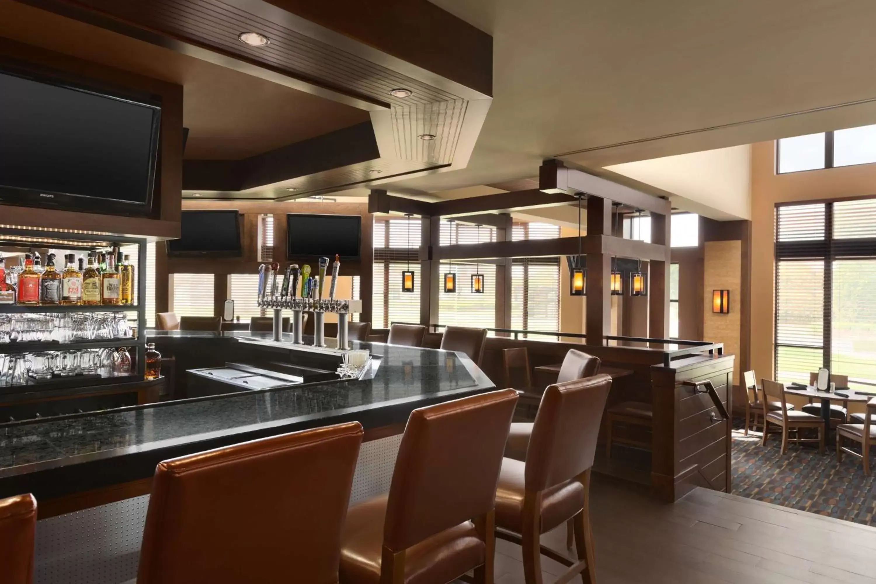 Restaurant/Places to Eat in DoubleTree by Hilton Bradley International Airport