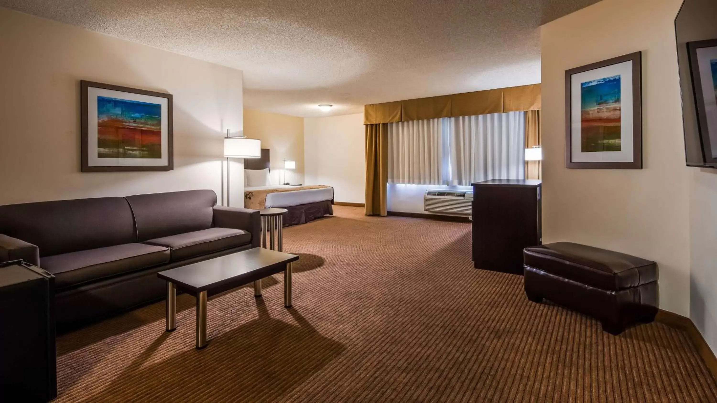 Bed, Seating Area in Best Western Seattle Airport Hotel