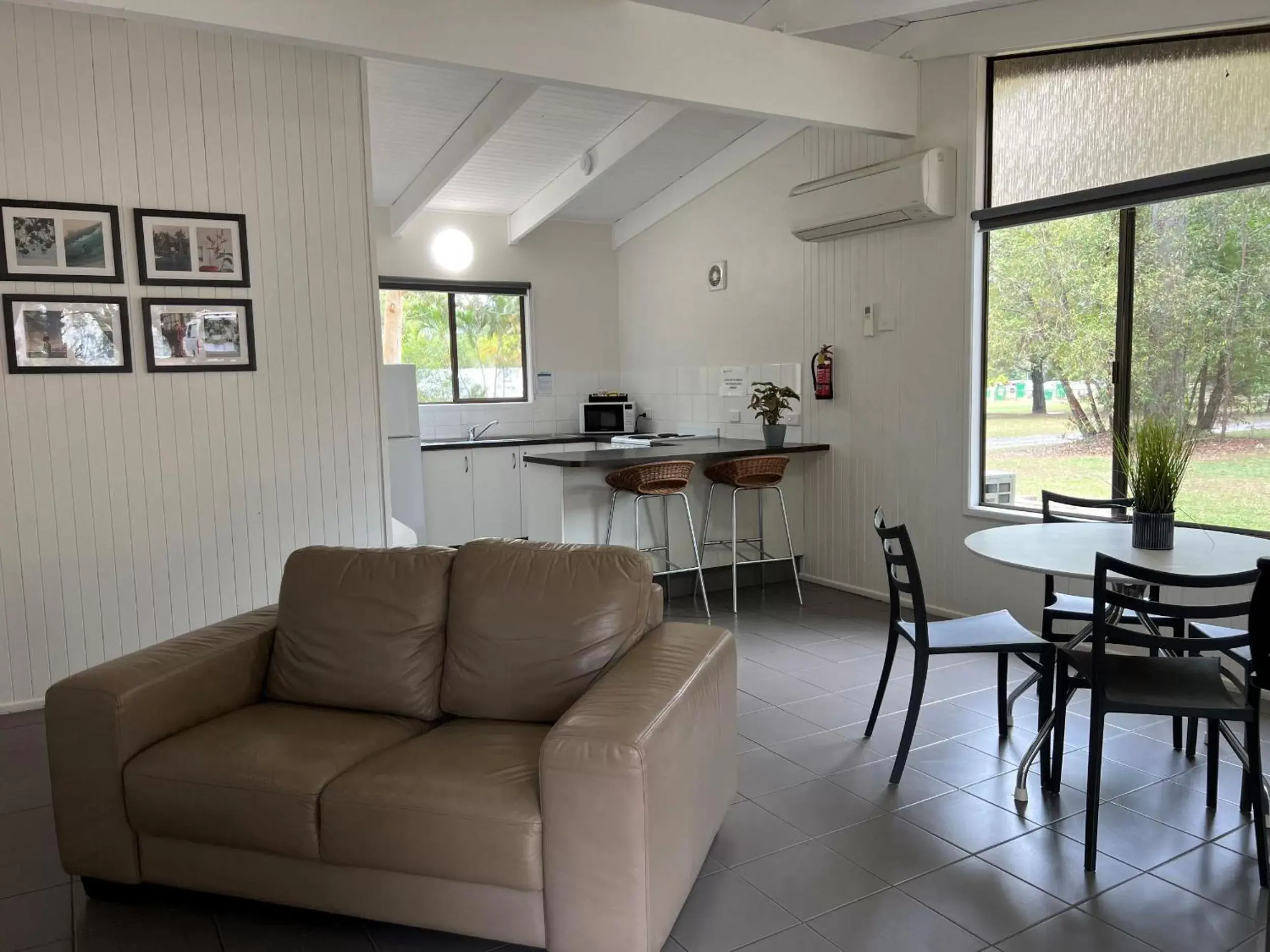 Living room, Kitchen/Kitchenette in Noosa North Shore Retreat