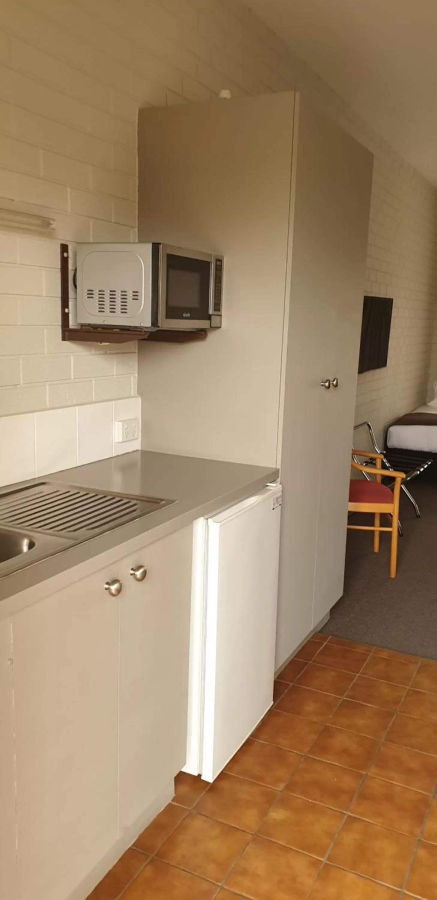 Kitchen or kitchenette in Crystal Fountain Motel Albury