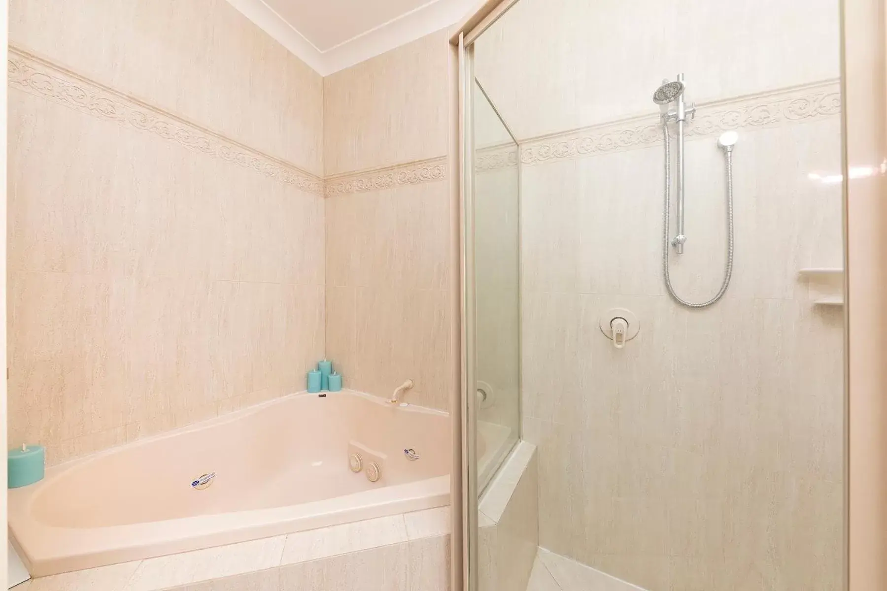 Shower, Bathroom in Meridian Beachside Apartments