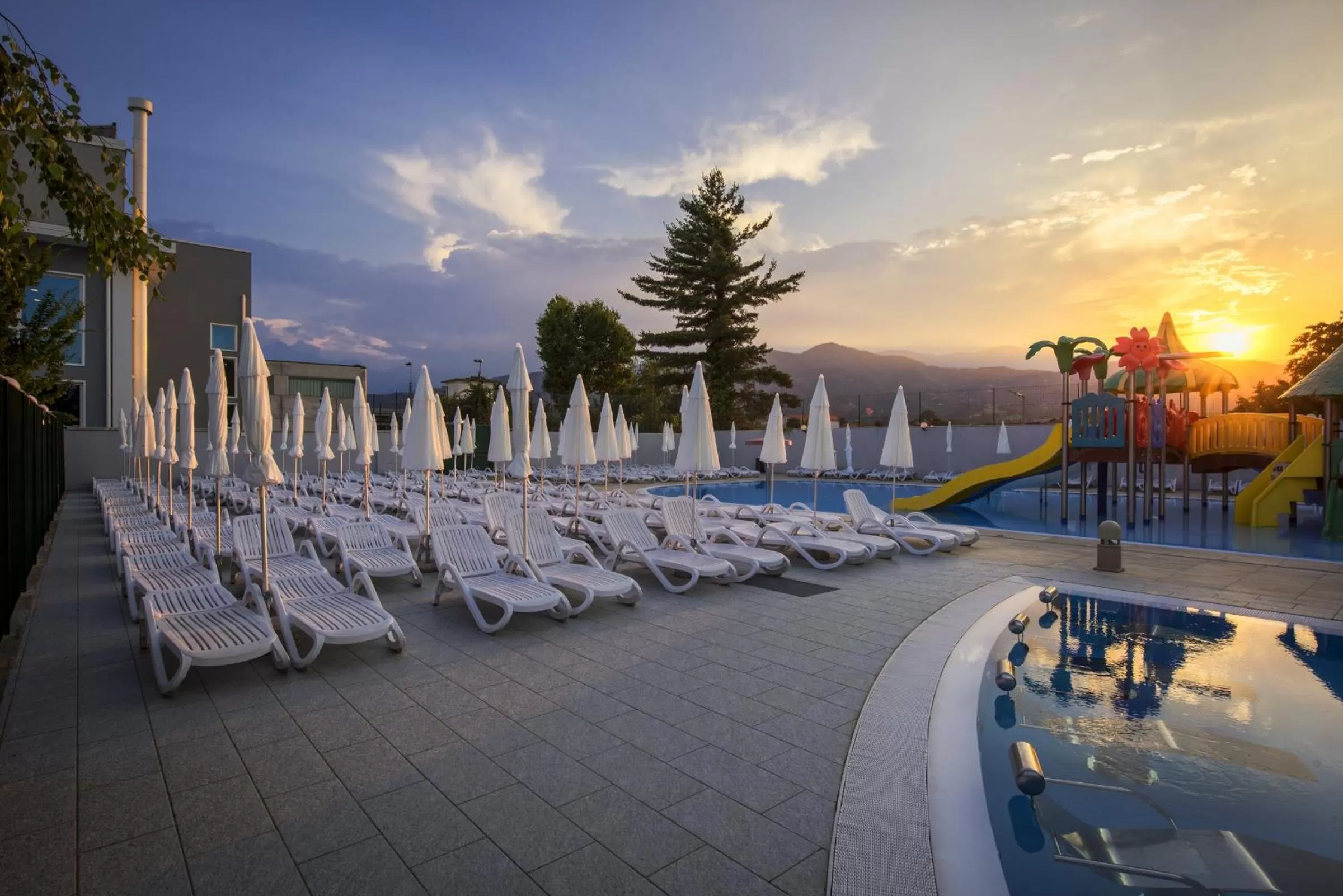 Swimming pool in Hotel Villa Glicini