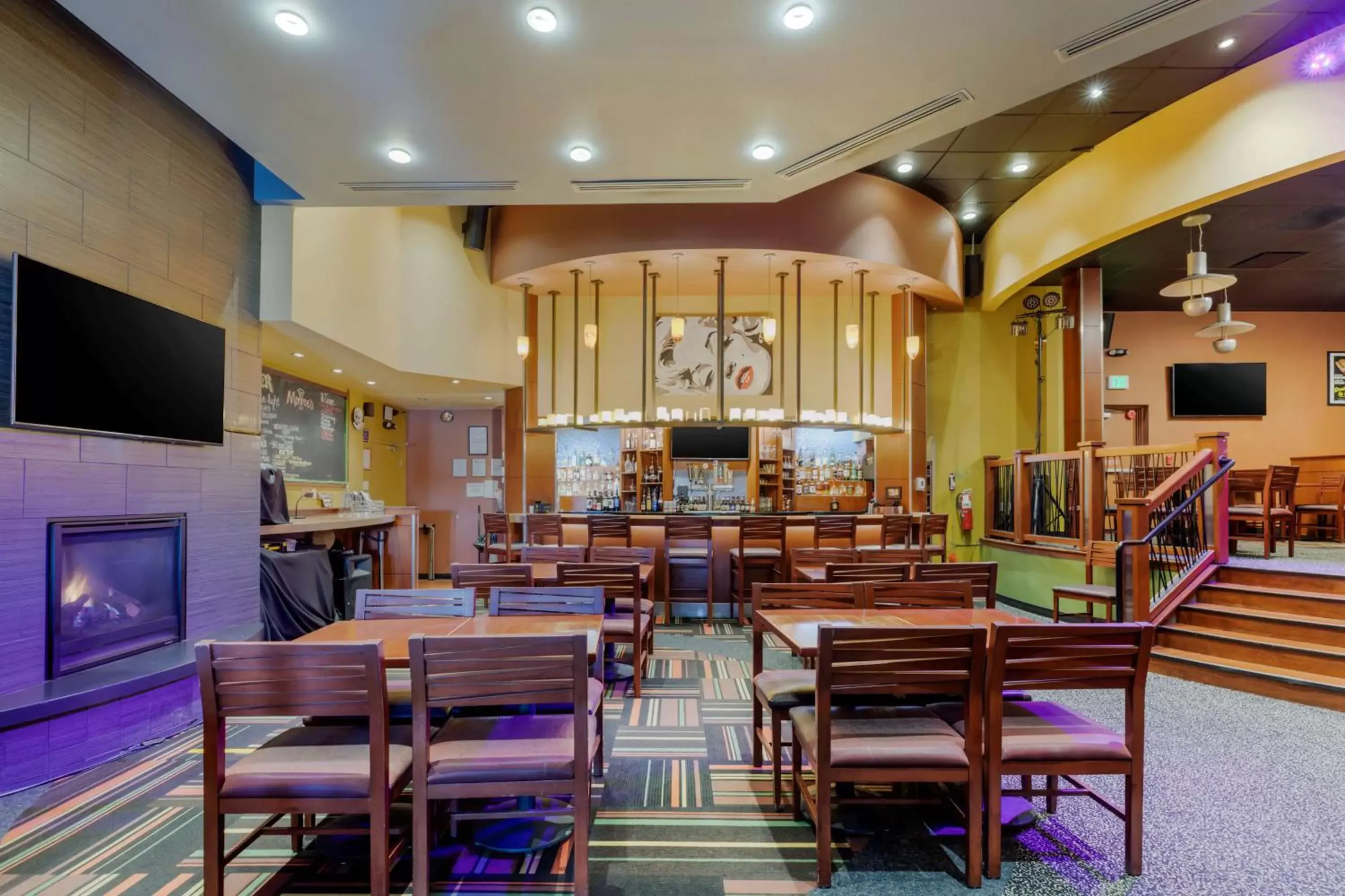 Lounge or bar, Restaurant/Places to Eat in Best Western Plus Loveland Inn