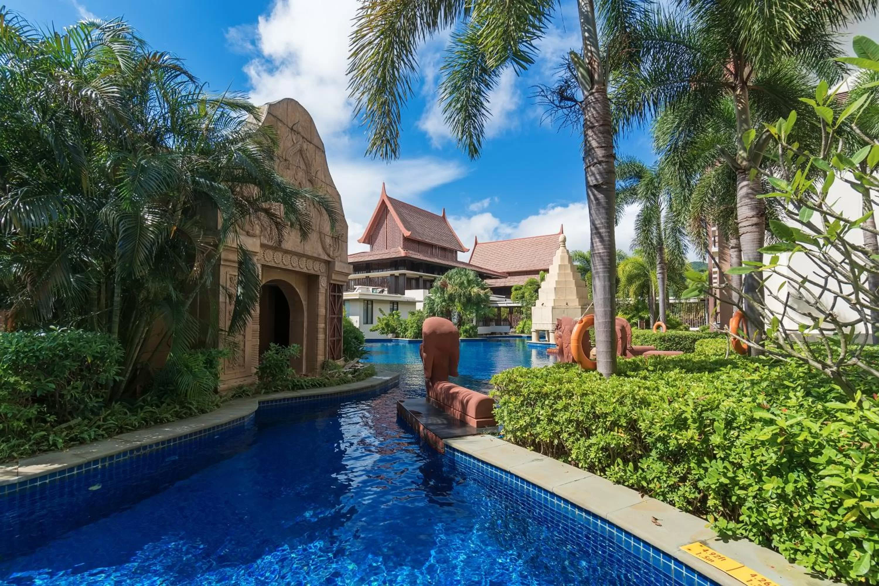 Swimming pool in Pullman Sanya Yalong Bay Villas & Resort