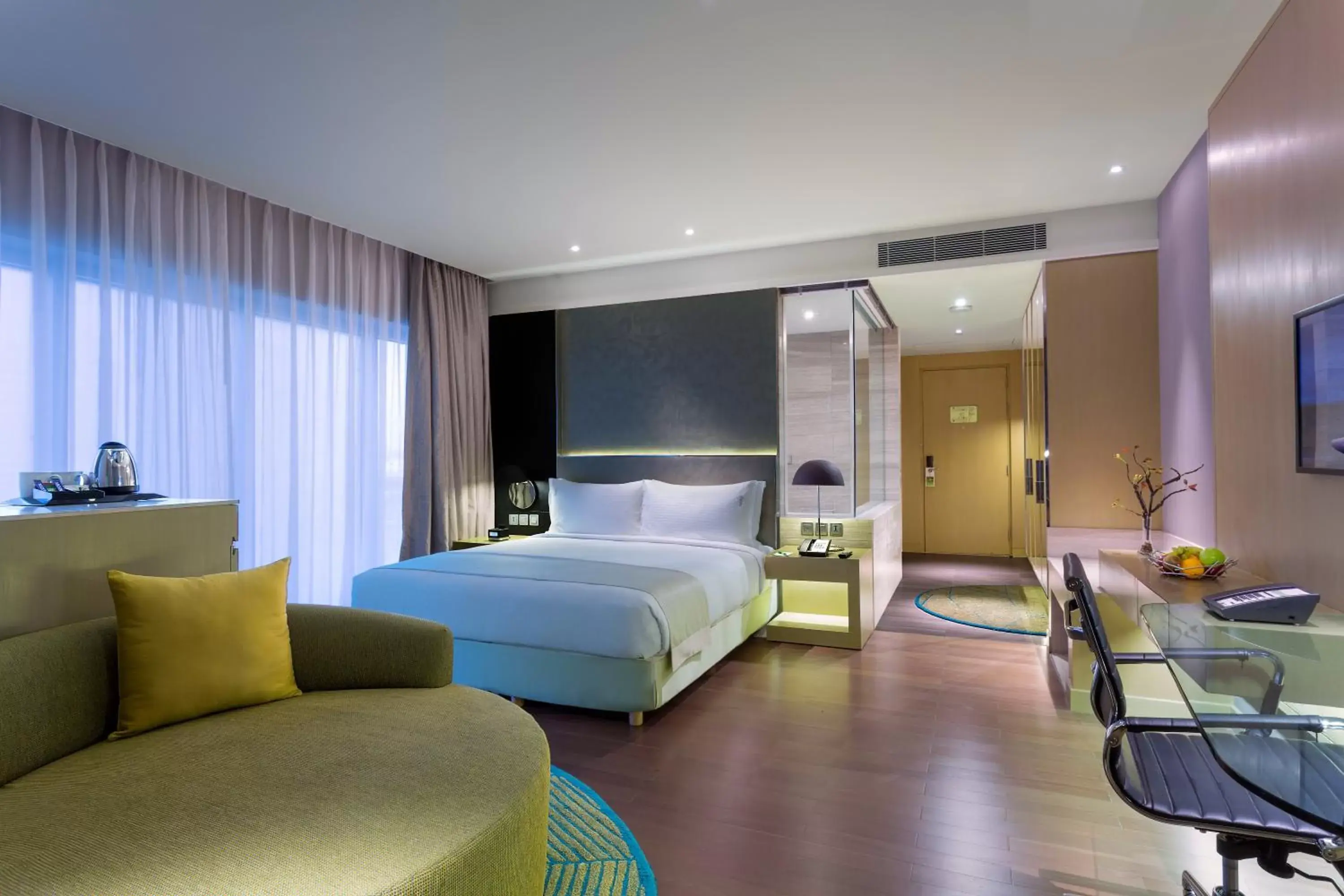 Bedroom in Holiday Inn New Delhi International Airport, an IHG Hotel