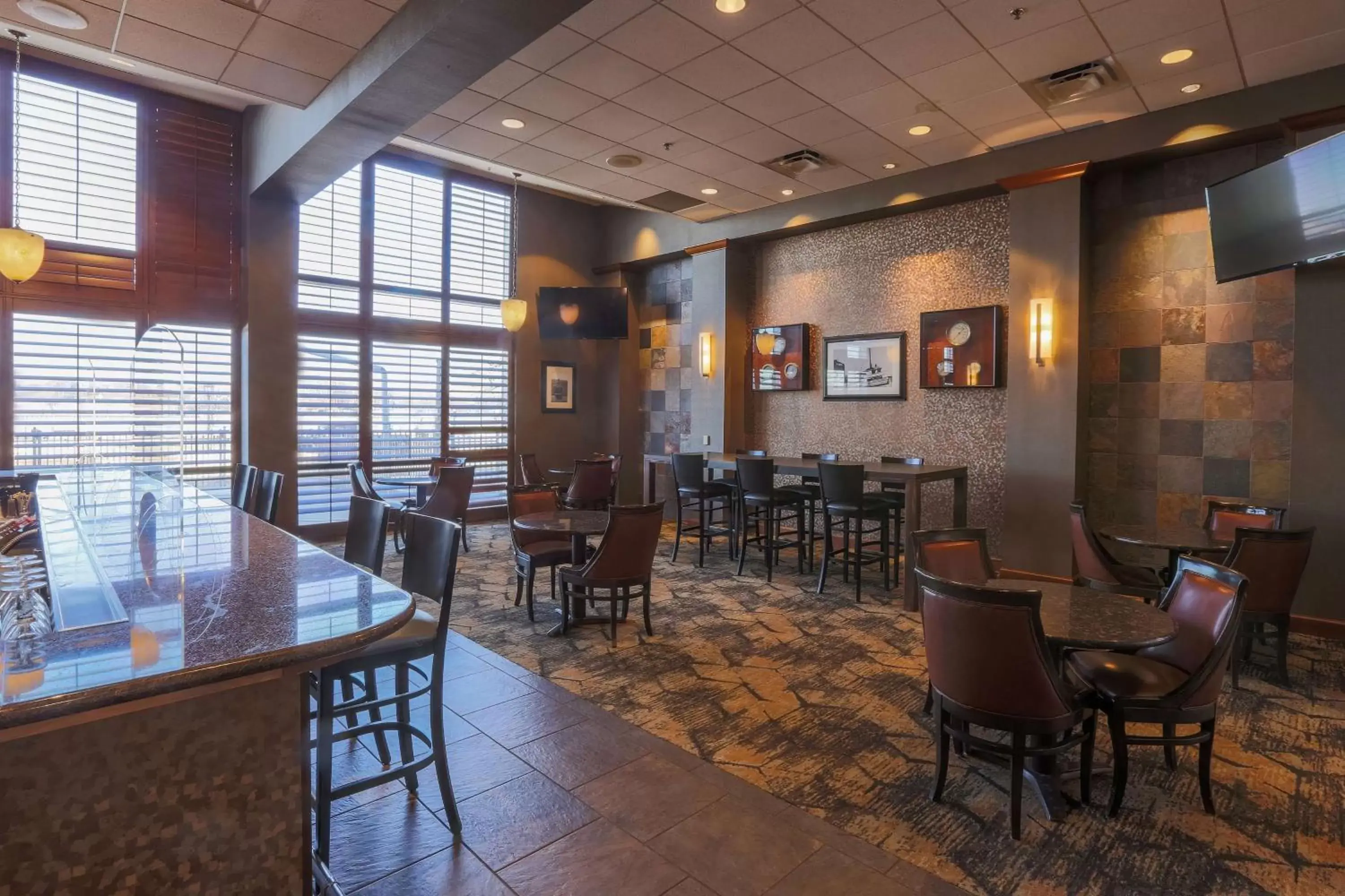 Restaurant/places to eat in DoubleTree by Hilton Bay City - Riverfront Restaurant/places to eat in DoubleTree by Hilton Bay City - Riverfront