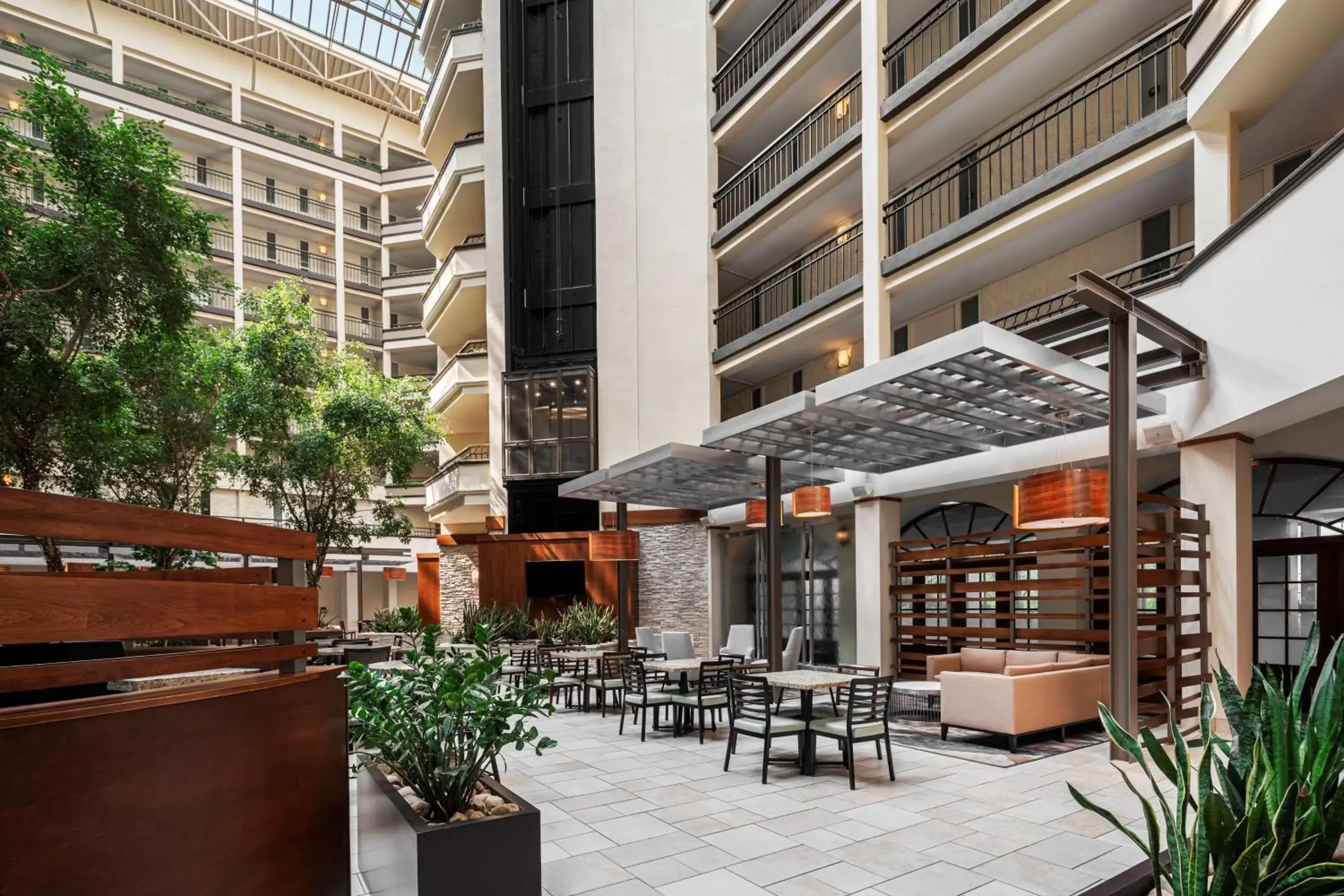 Lobby or reception in Embassy Suites by Hilton Nashville Airport