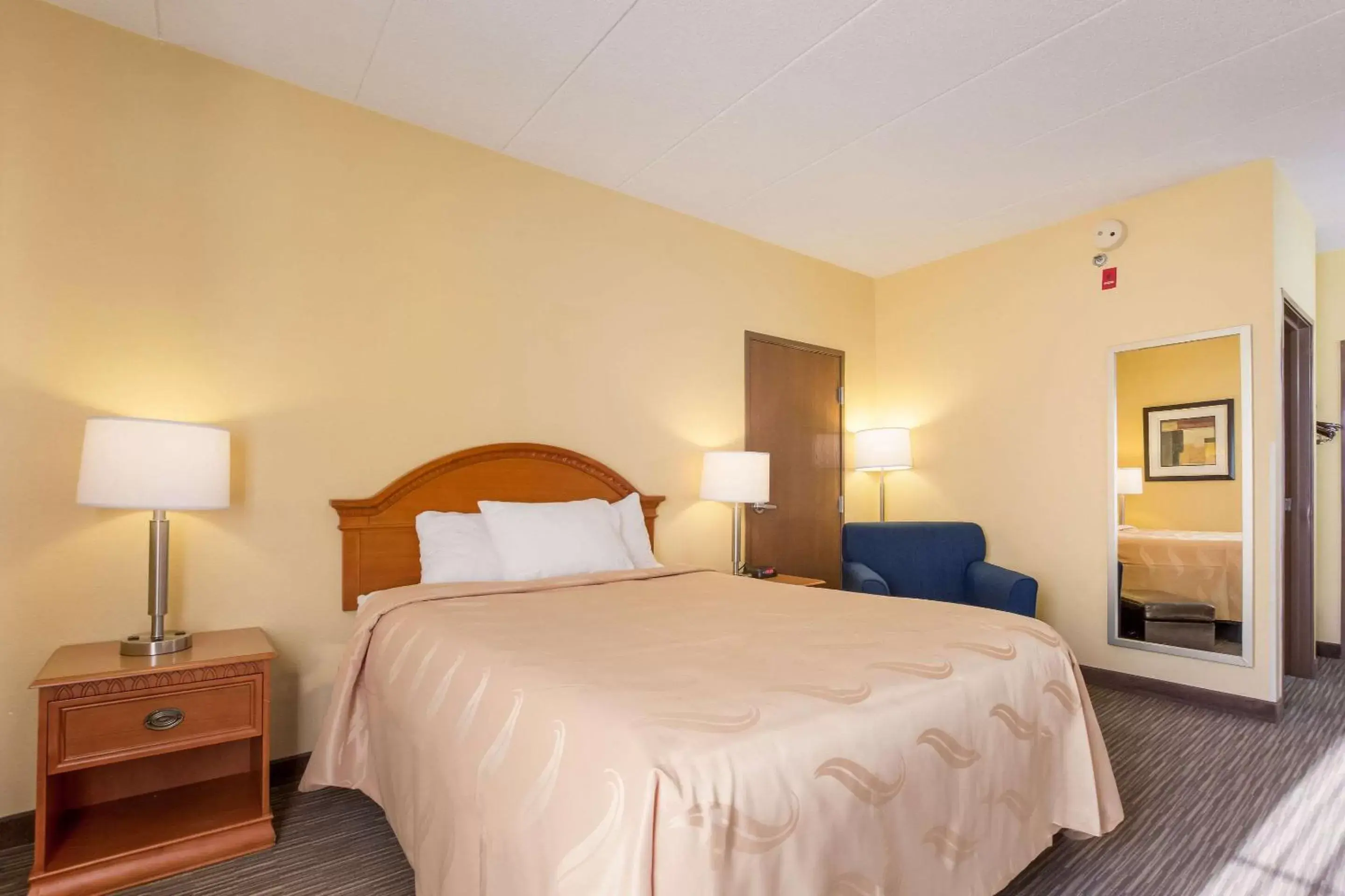 Photo of the whole room, Bed in Quality Inn & Suites CVG Airport