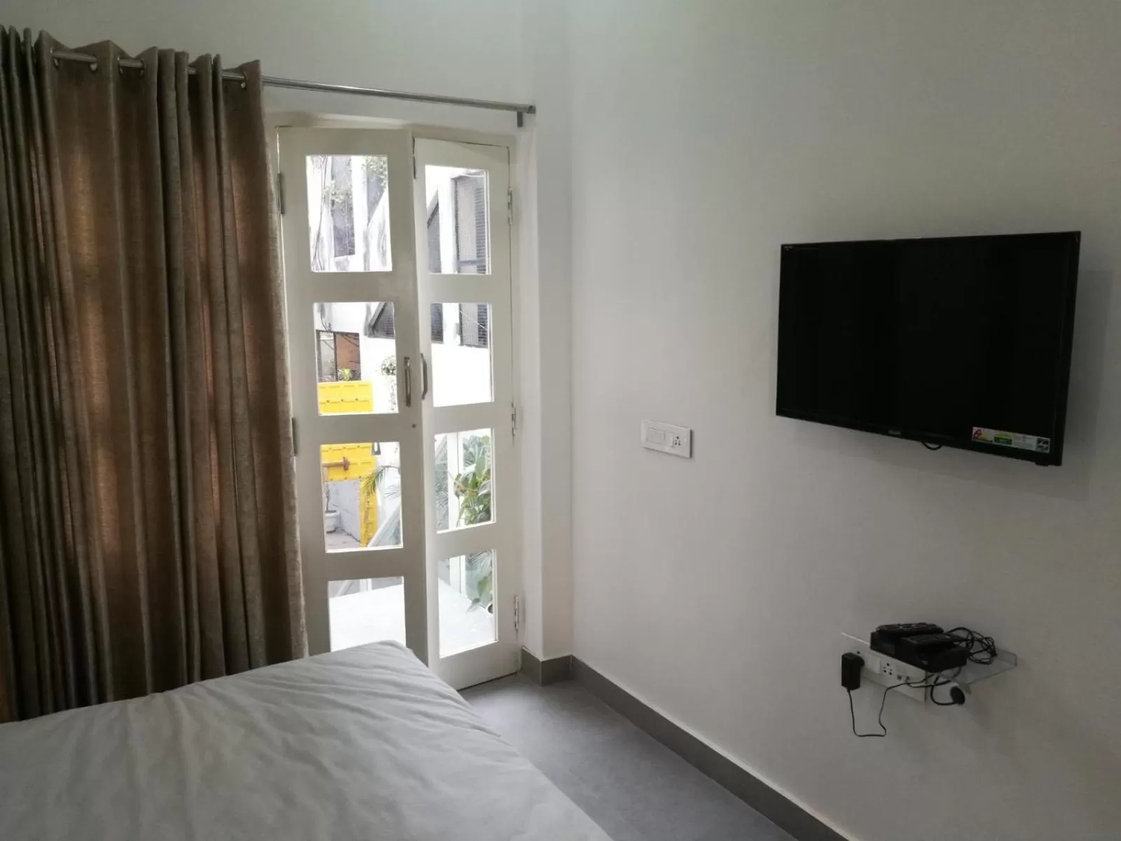 Communal lounge/ TV room, Bed in Stay Banaras - A Boutique Hotel