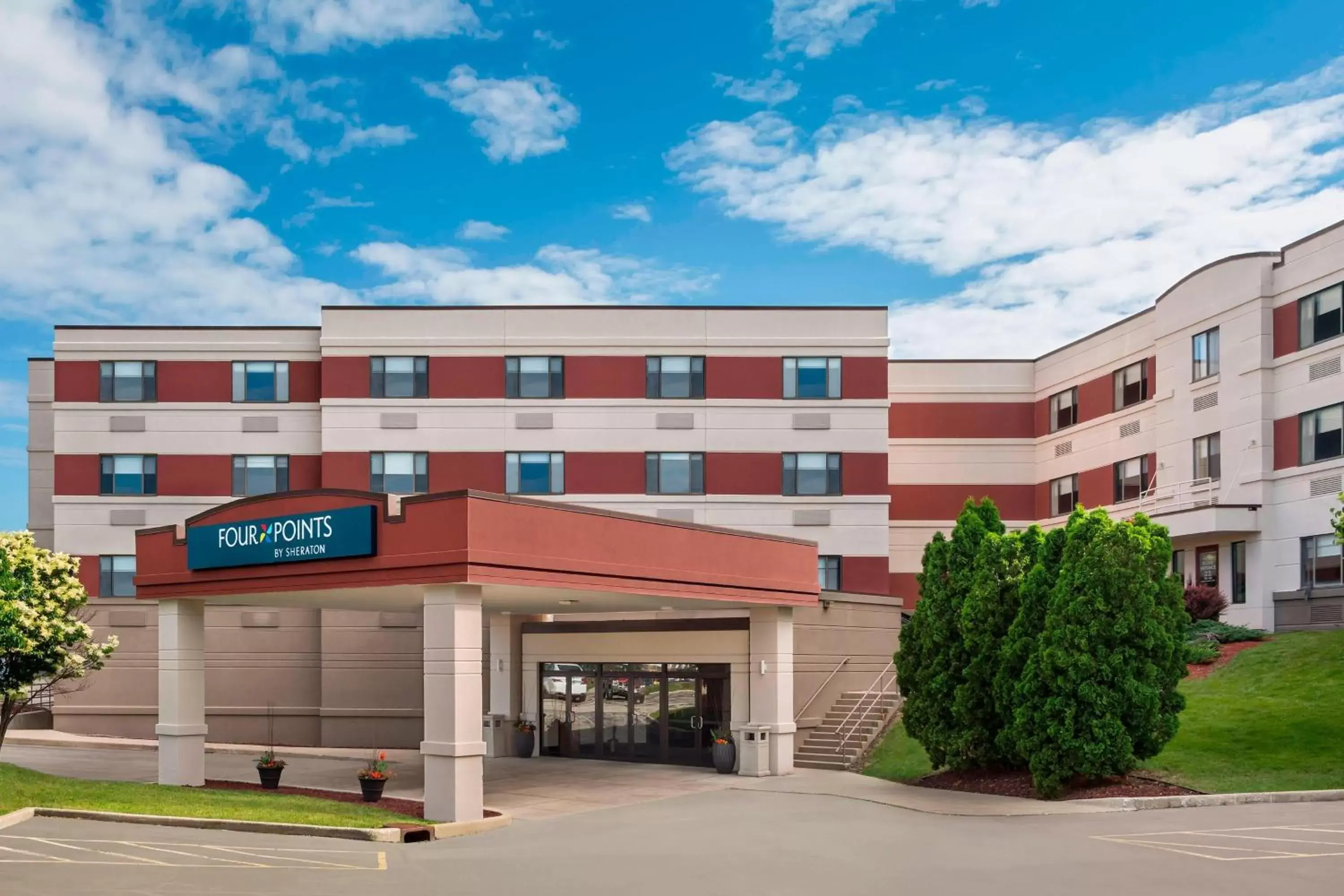 Property Building in Four Points by Sheraton Milwaukee Airport