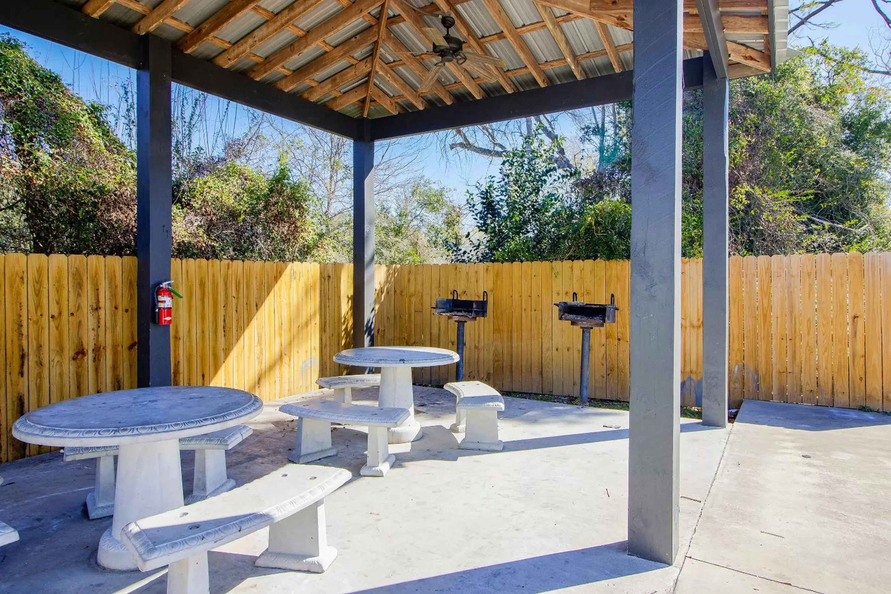 Seating area in OYO Hotel Sulphur LA Hwy 90 West