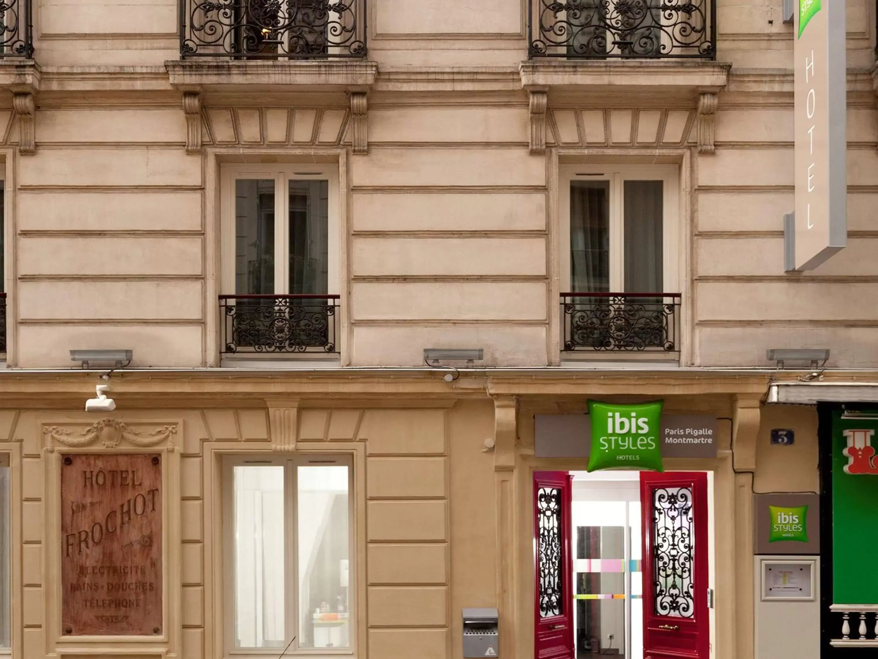 Property building in Ibis Styles Paris Pigalle Montmartre