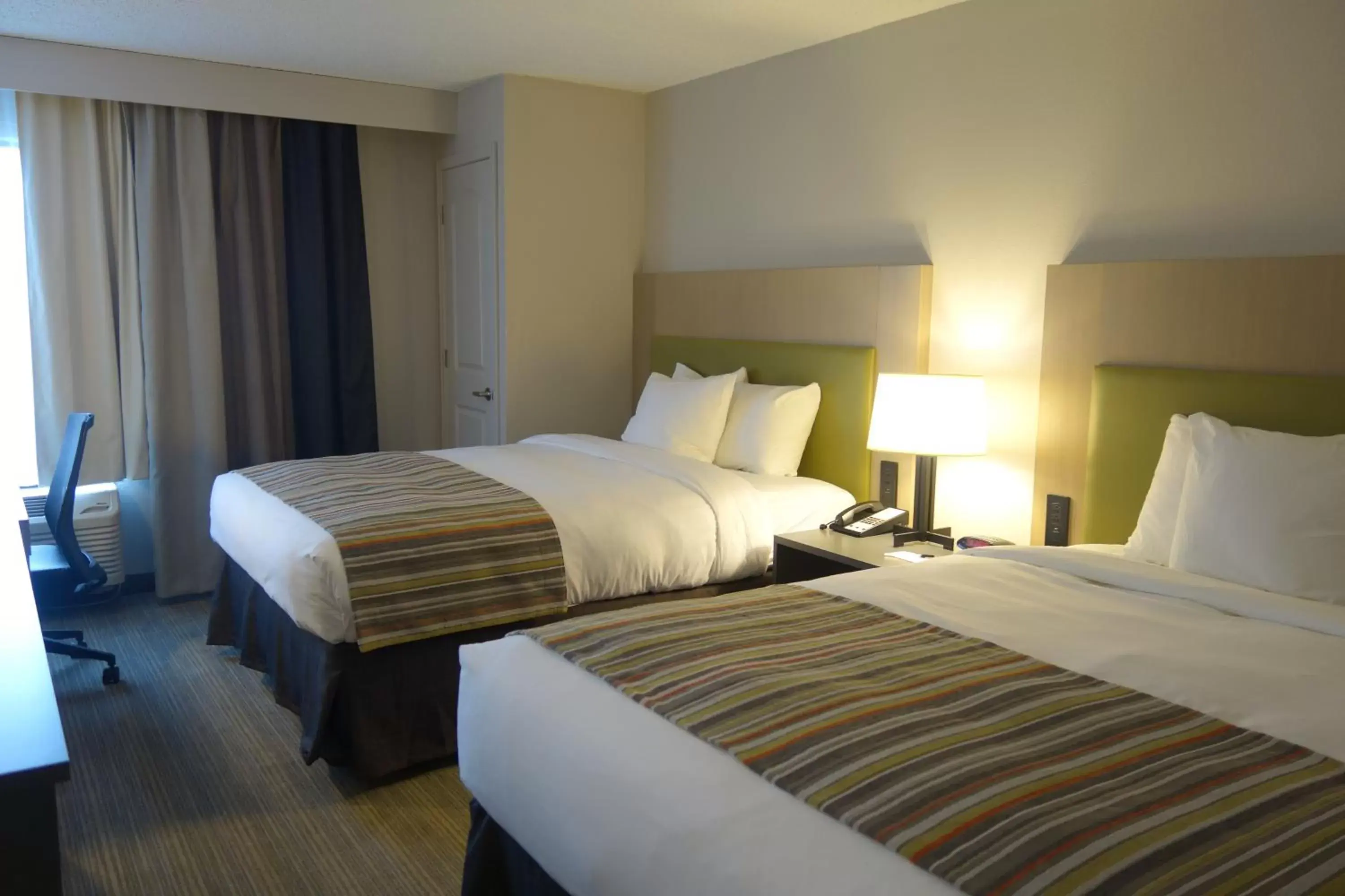Bed in Country Inn & Suites by Radisson, La Crosse, WI