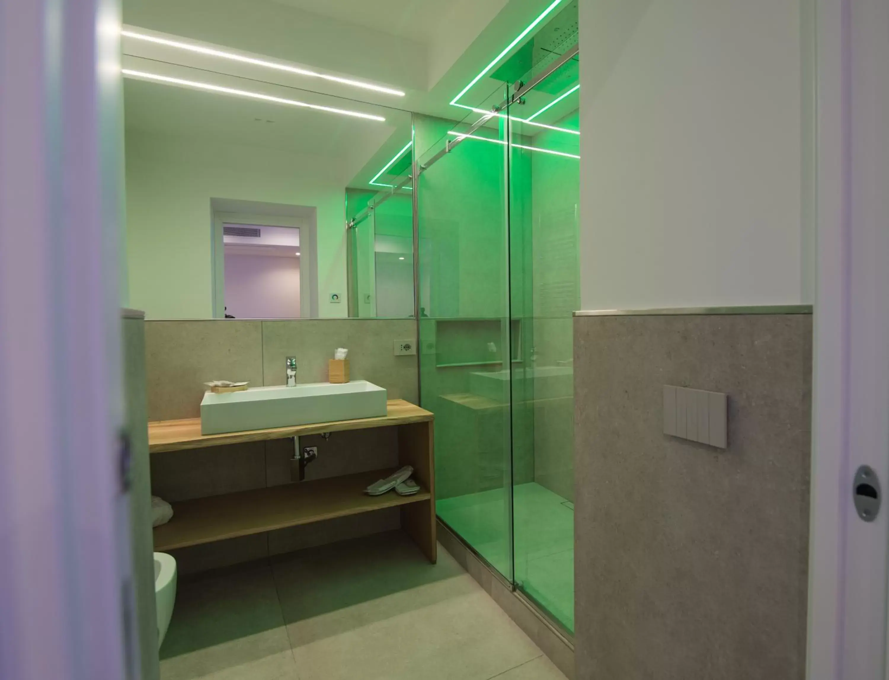 Shower, Bathroom in SG Suite & Spa Amalfi Coast