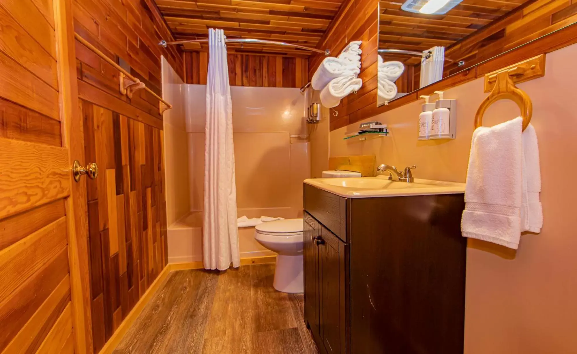 Bathroom in Cooper Spur Mountain Resort