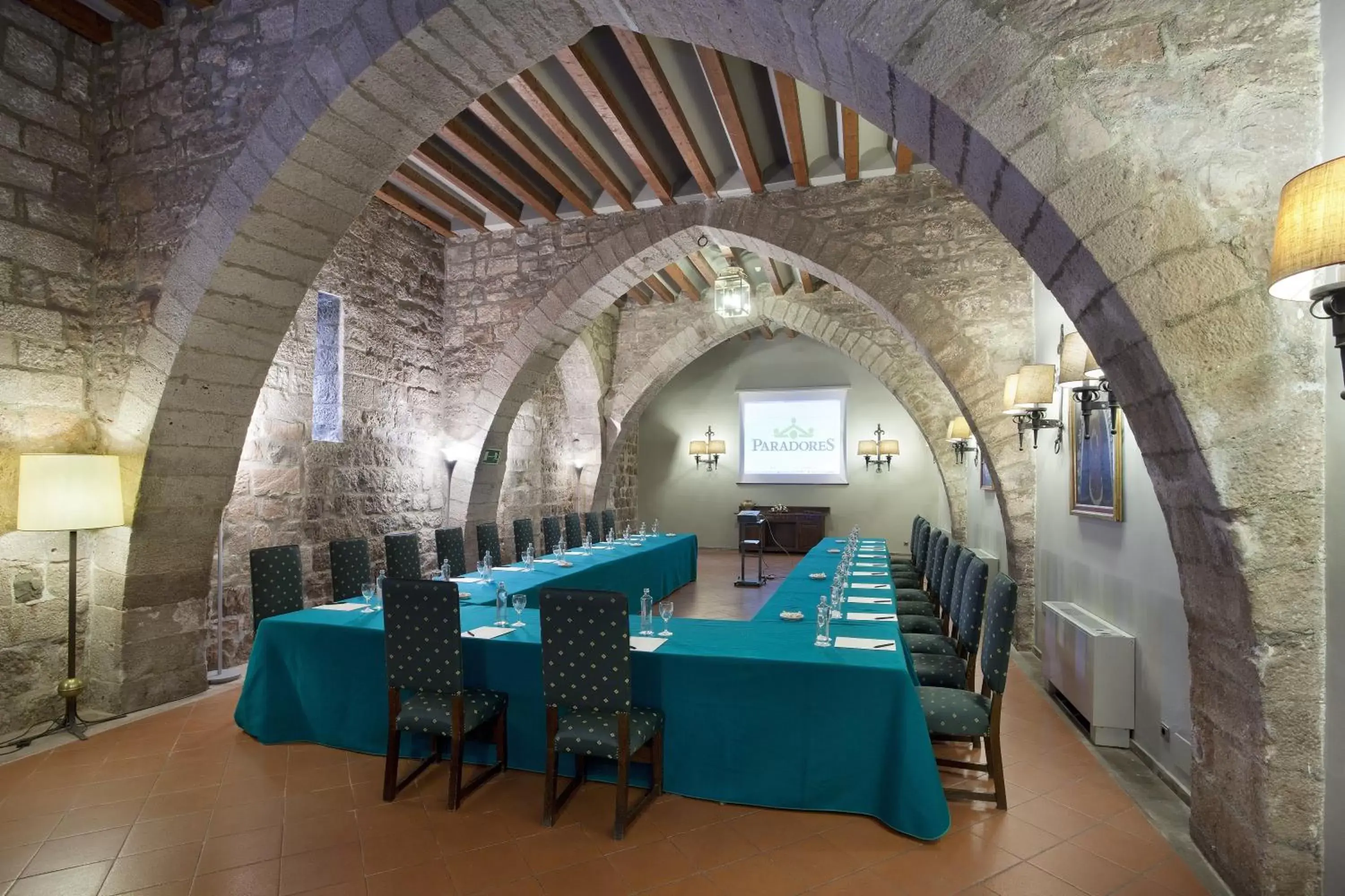 Business facilities, Restaurant/Places to Eat in Parador de Cardona