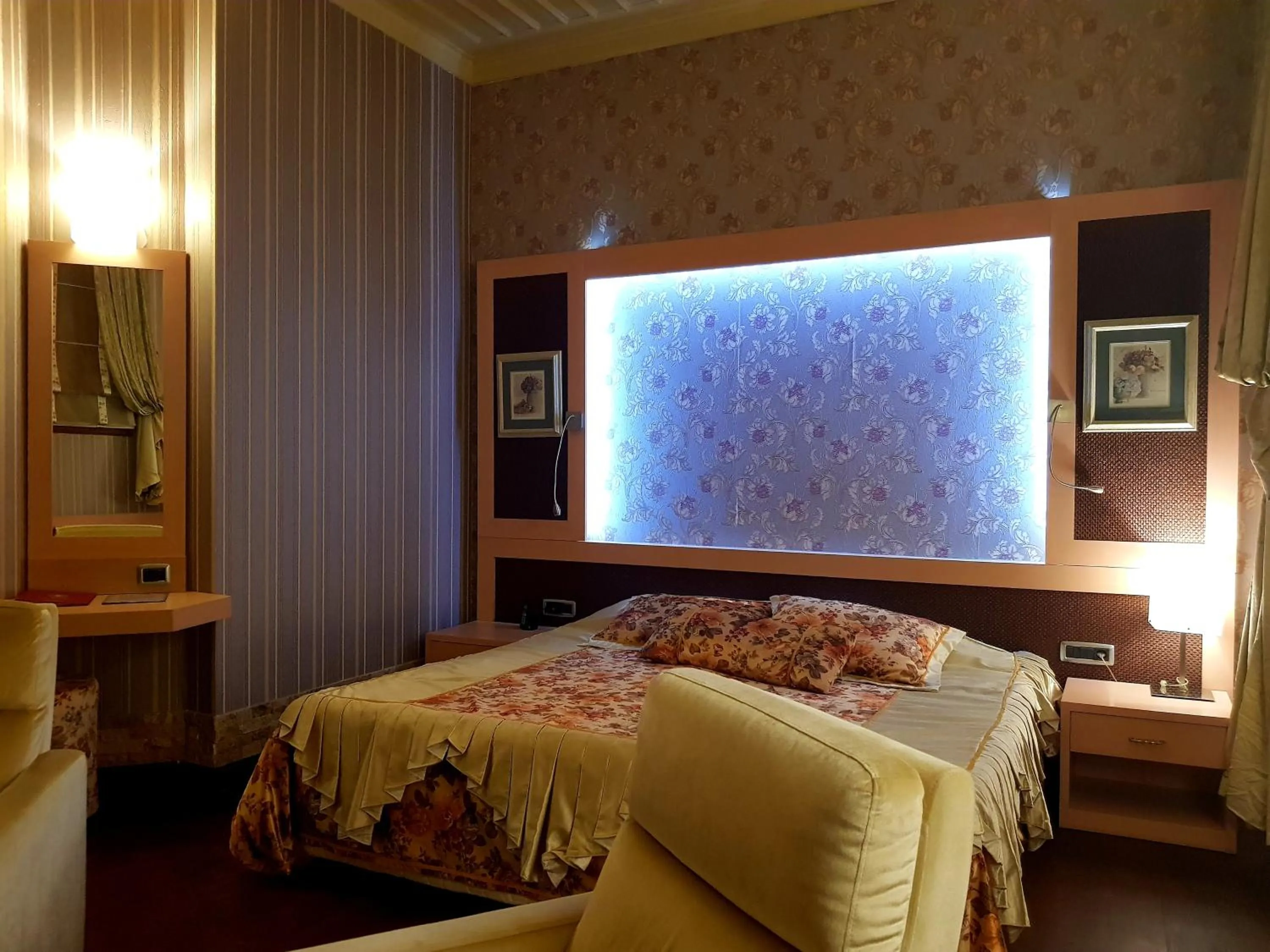 Photo of the whole room, Bed in Eski Masal Hotel - Special Class