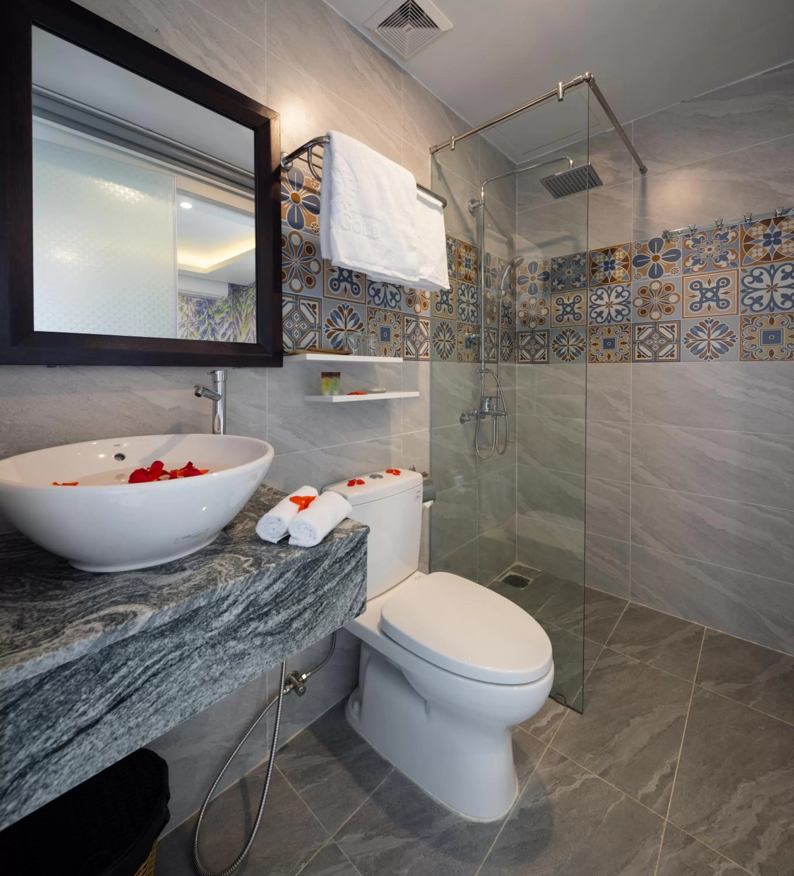 Bathroom in Azura Gold Hotel & Apartment