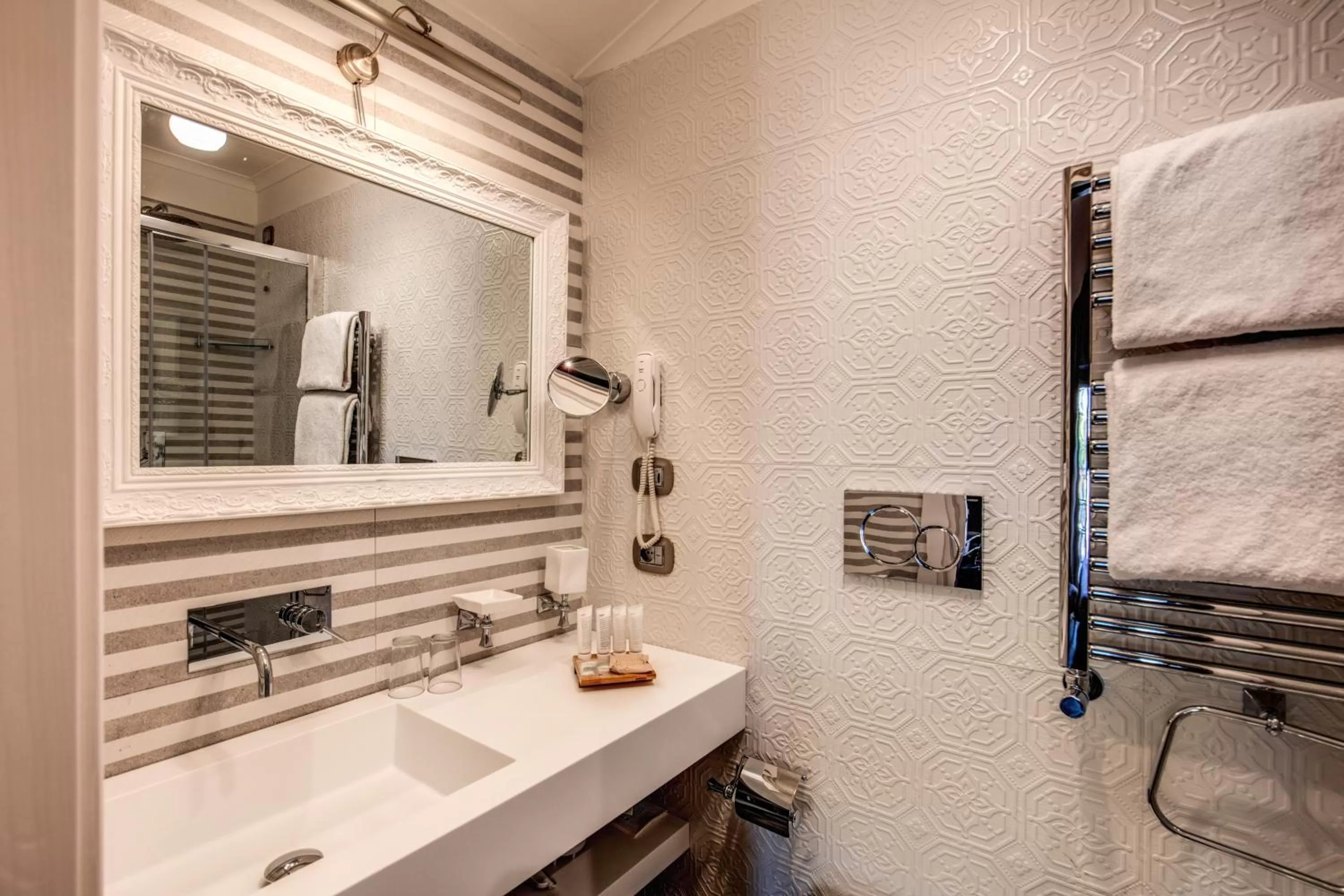 Bathroom in Parlamento Boutique Hotel