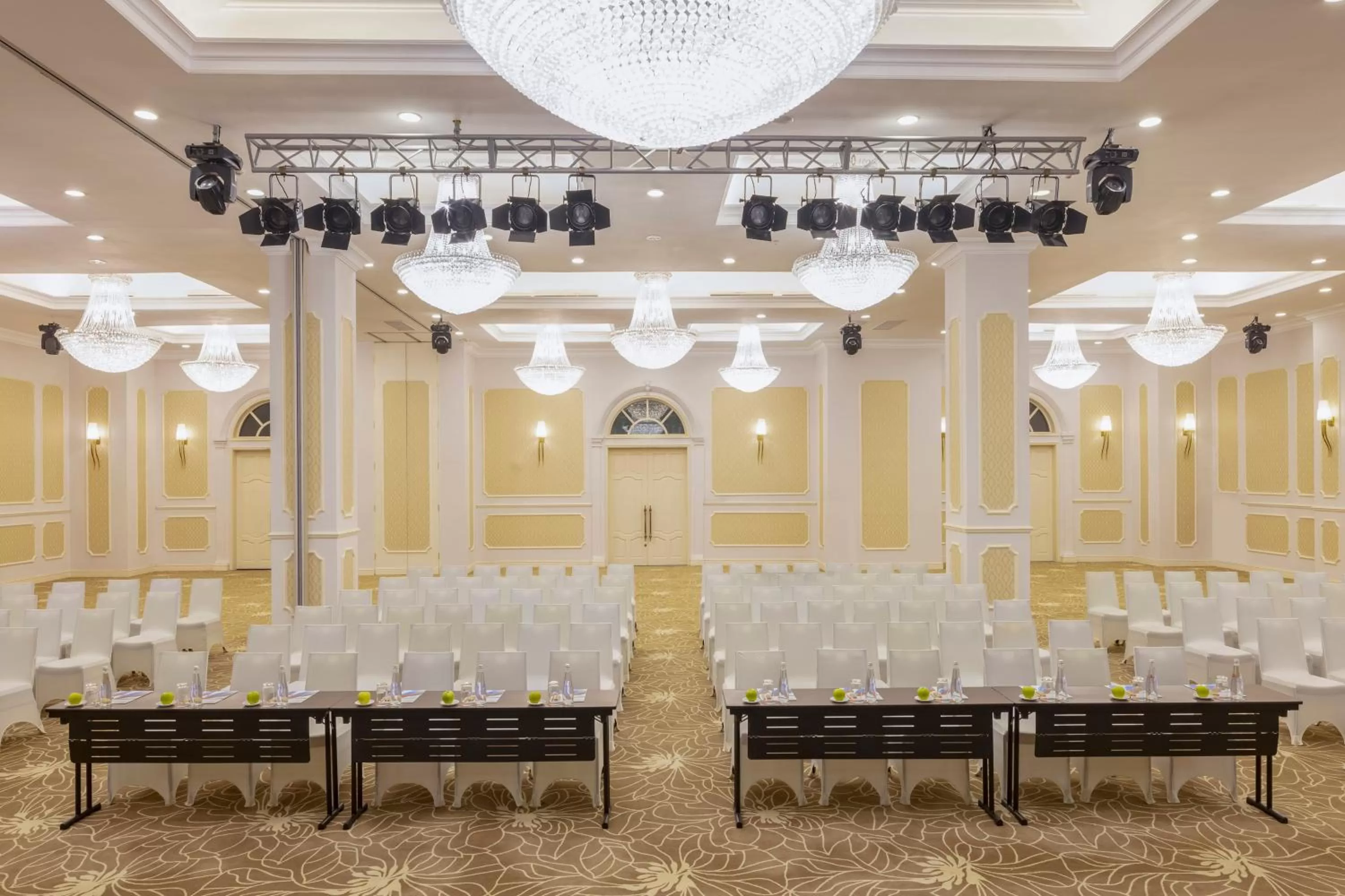 Meeting/conference room in Meliá Vinpearl Phu Ly