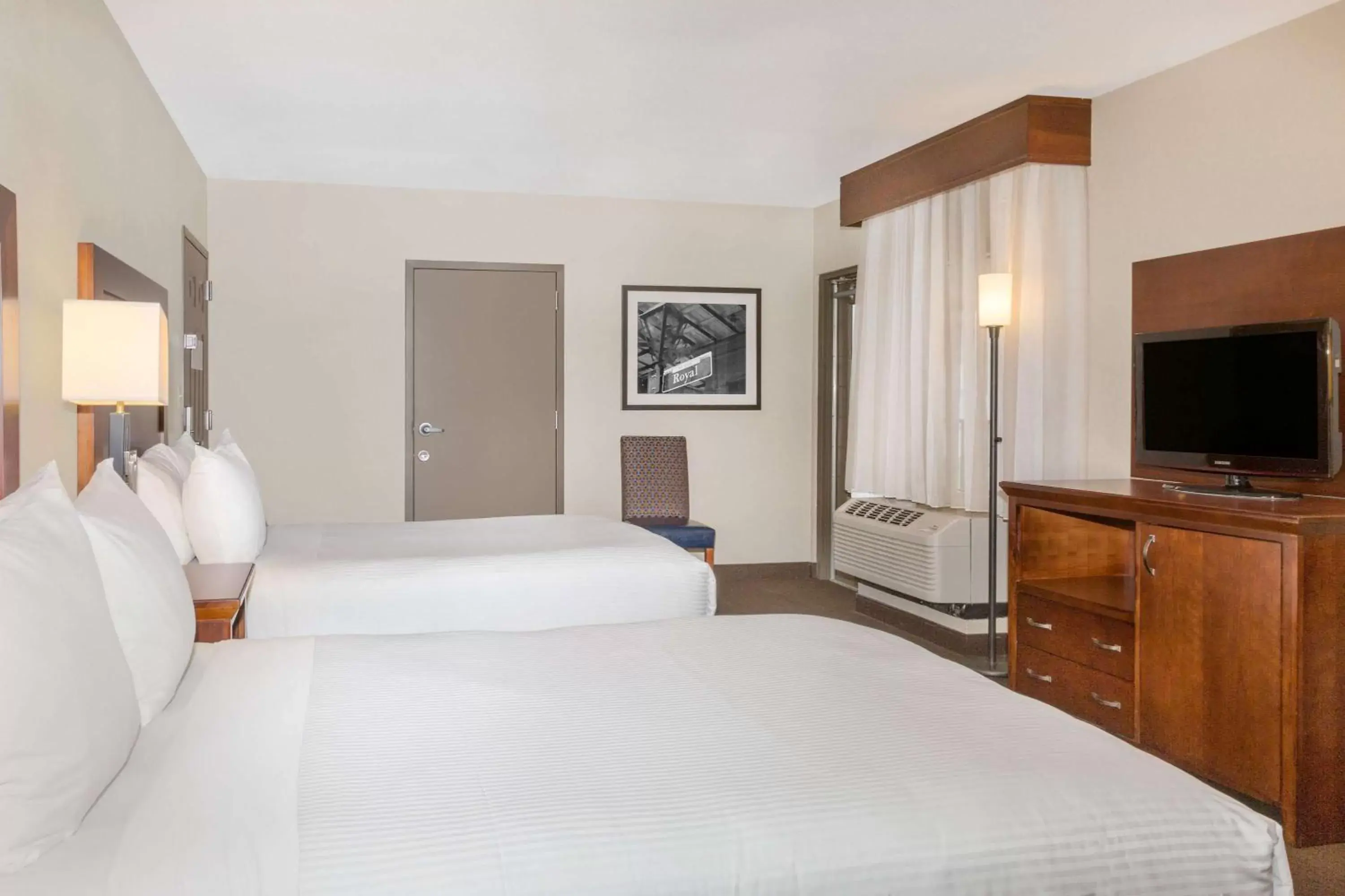 Photo of the whole room, Bed in Wyndham New Orleans French Quarter