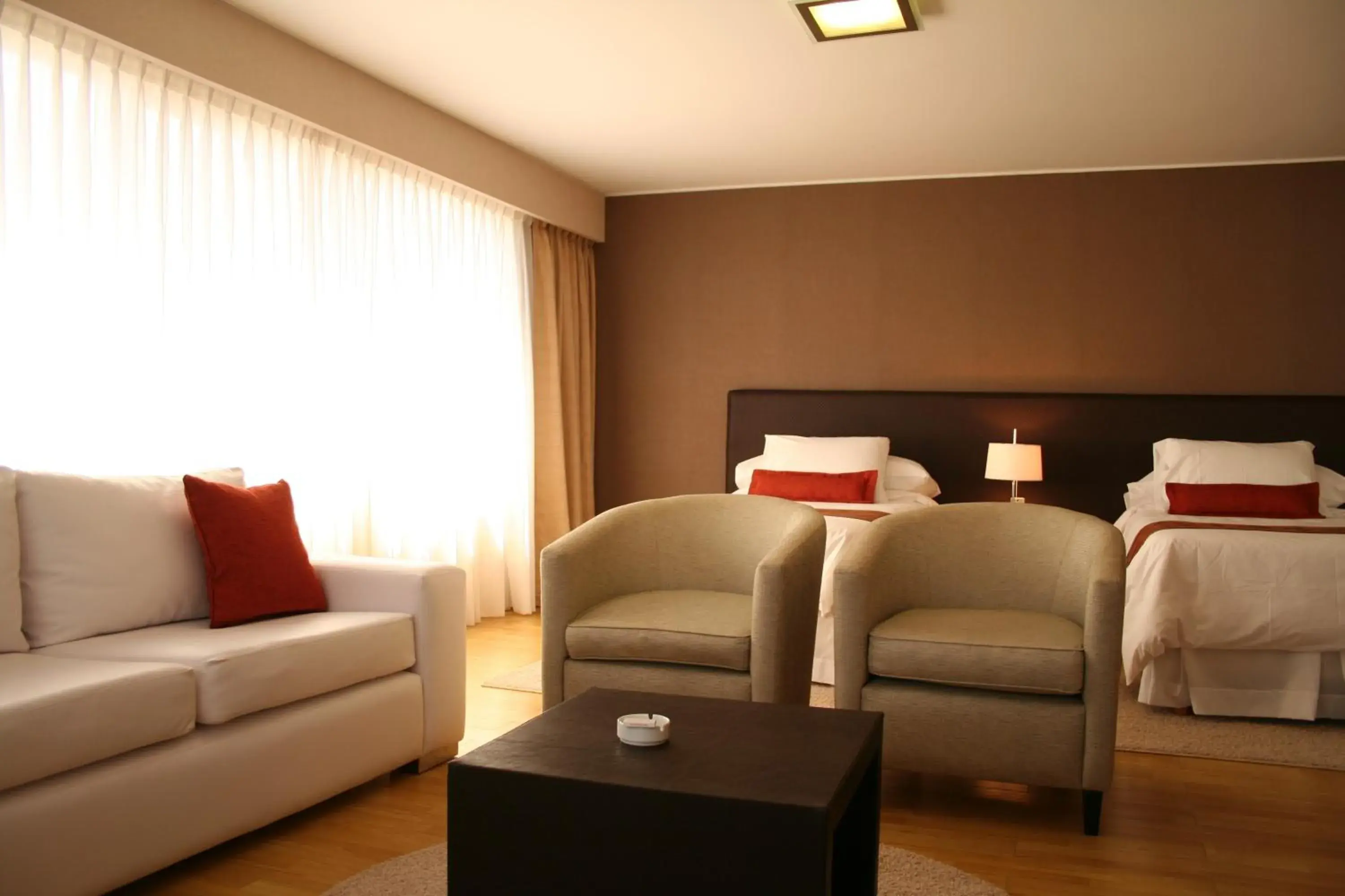 Bed, Seating Area in Amérian Cordoba Park Hotel