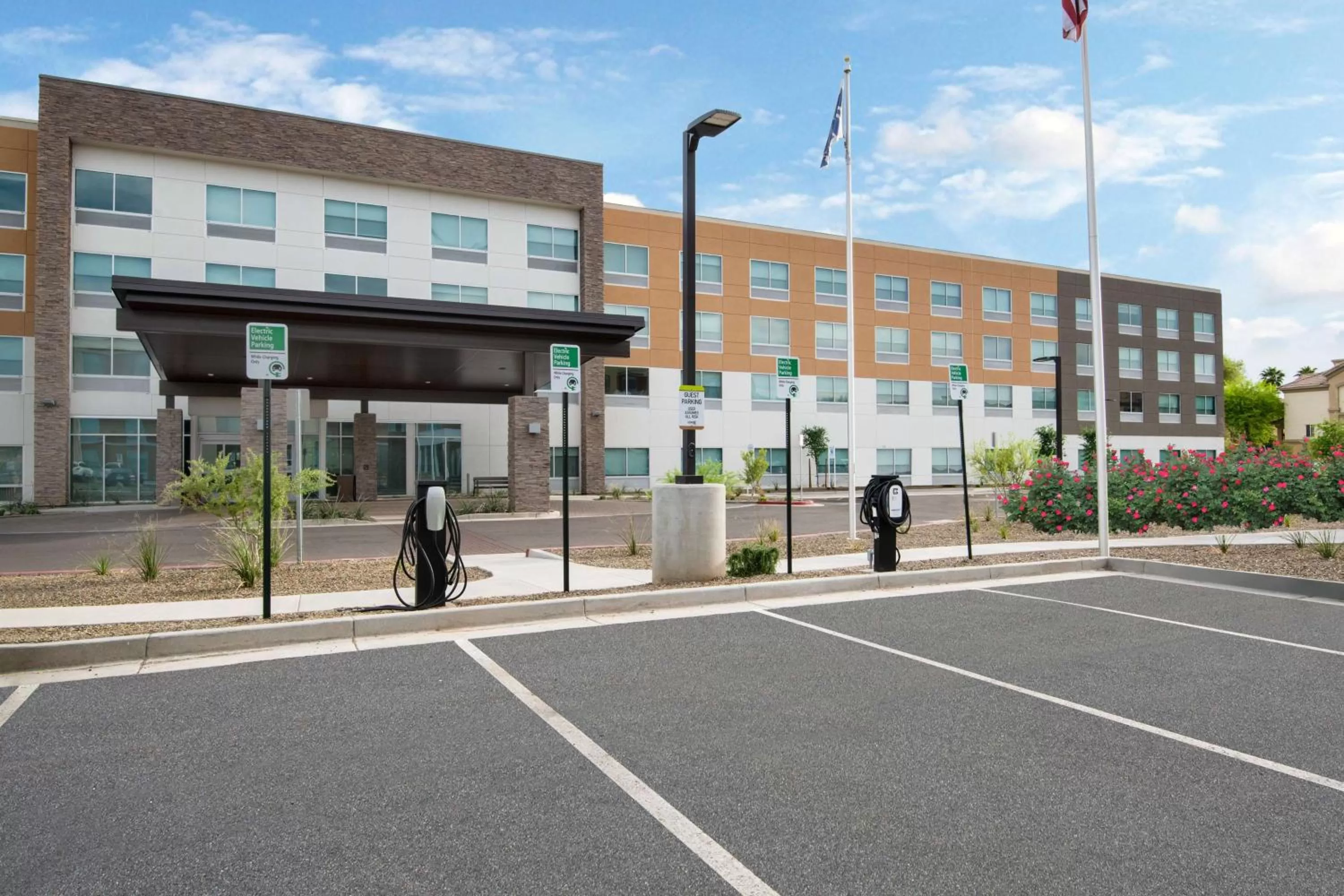 Property building in Home2 Suites By Hilton Phoenix Airport North, Az