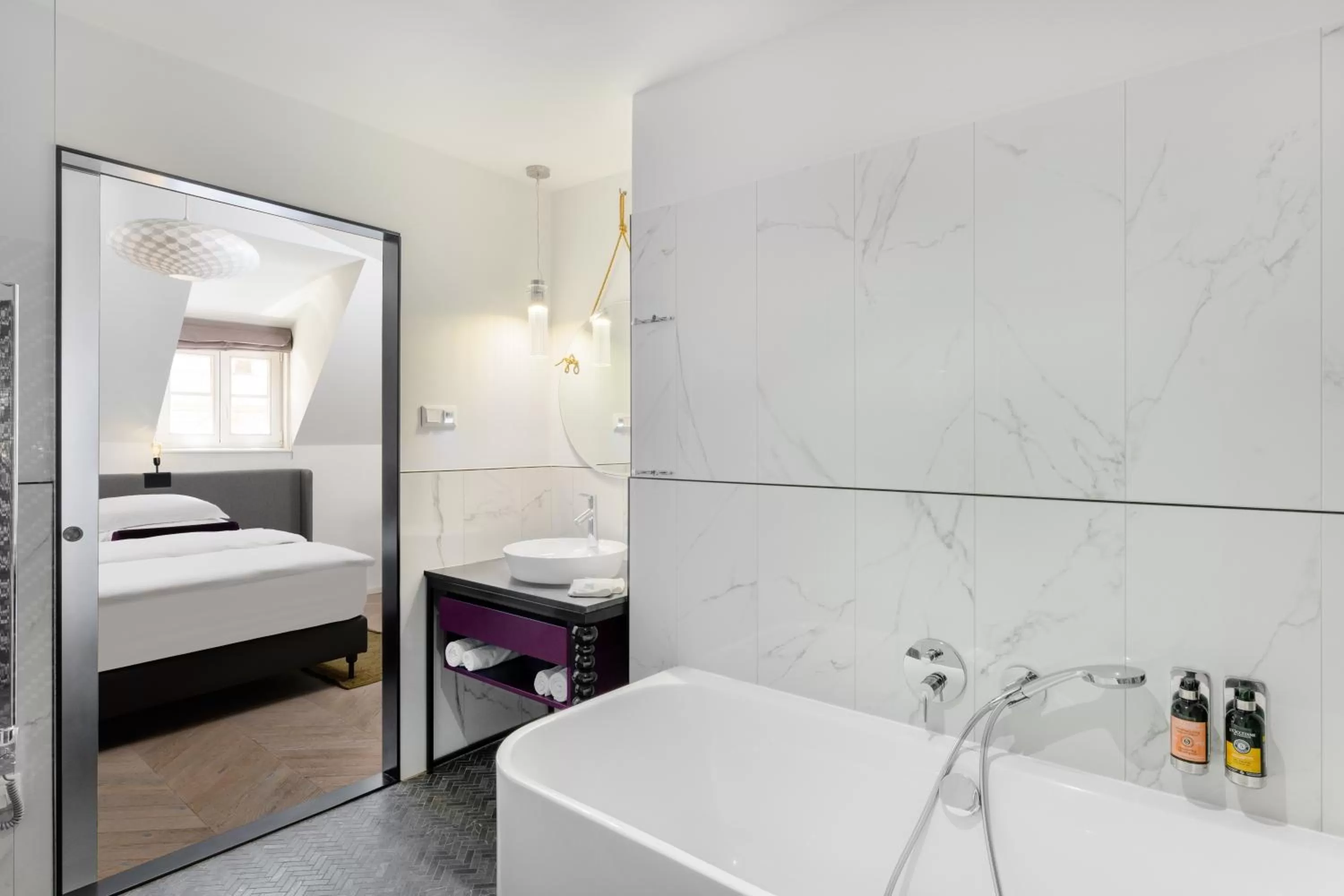 Bathroom, Bed in Maison Bistro & Hotel