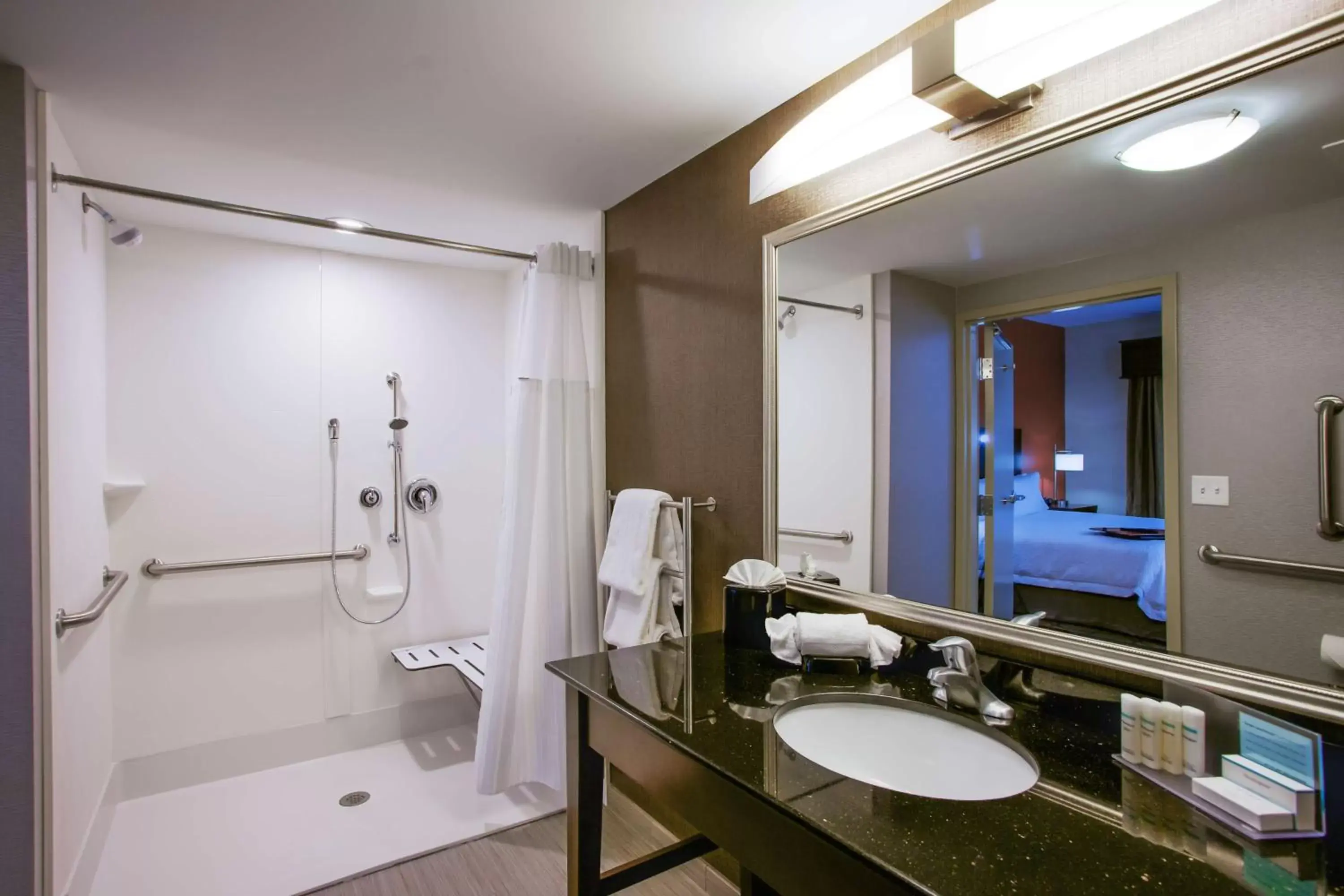 Bathroom in Hampton Inn & Suites Philadelphia/Bensalem