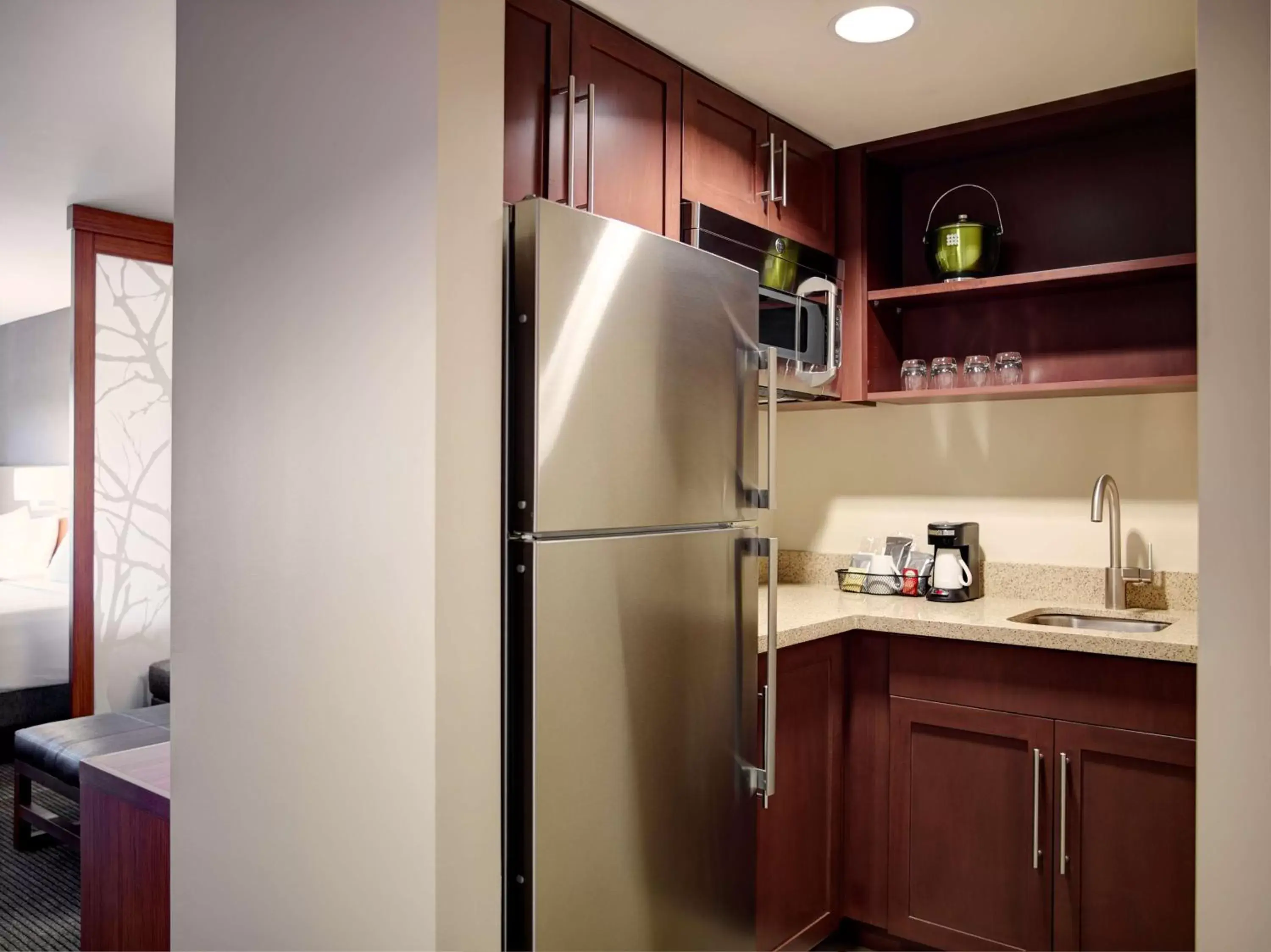 Photo of the whole room, Kitchen/Kitchenette in Hyatt Place Arlington Courthouse