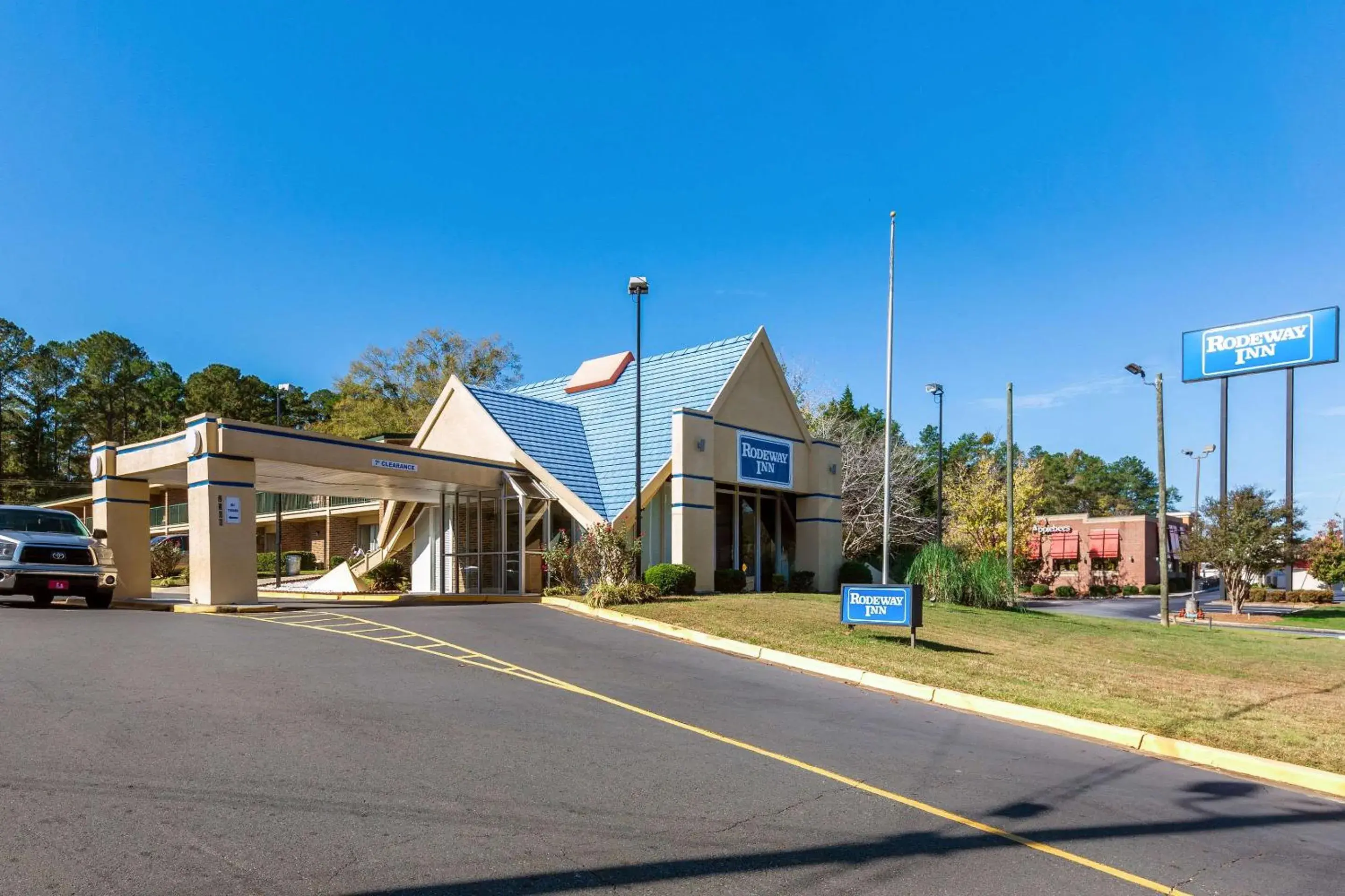 Property building in Super 8 by Wyndham Macon GA Property building in Super 8 by Wyndham Macon GA