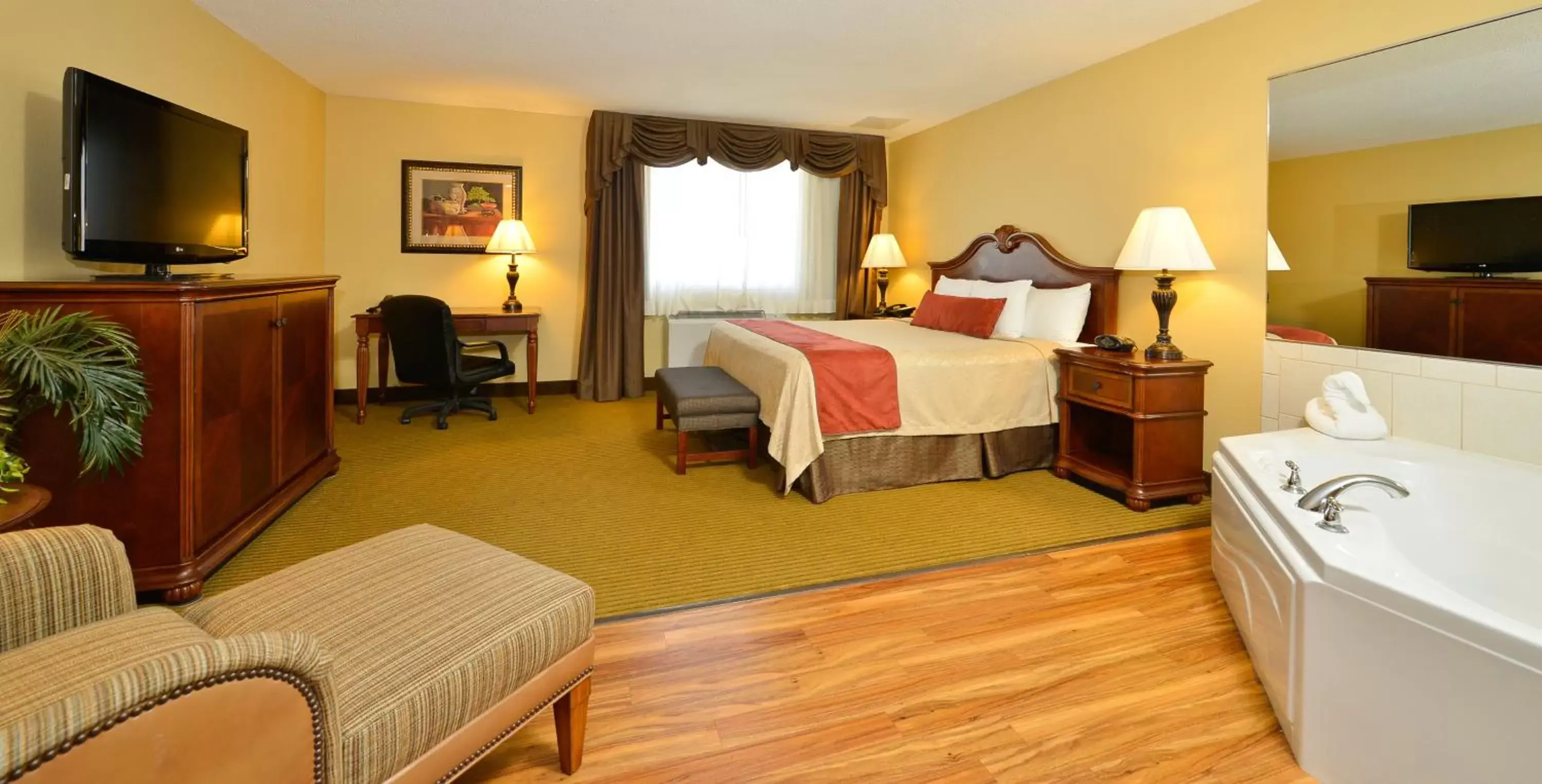 King Suite with Spa Bath in Best Western Plus Dubuque Hotel and Conference Center
